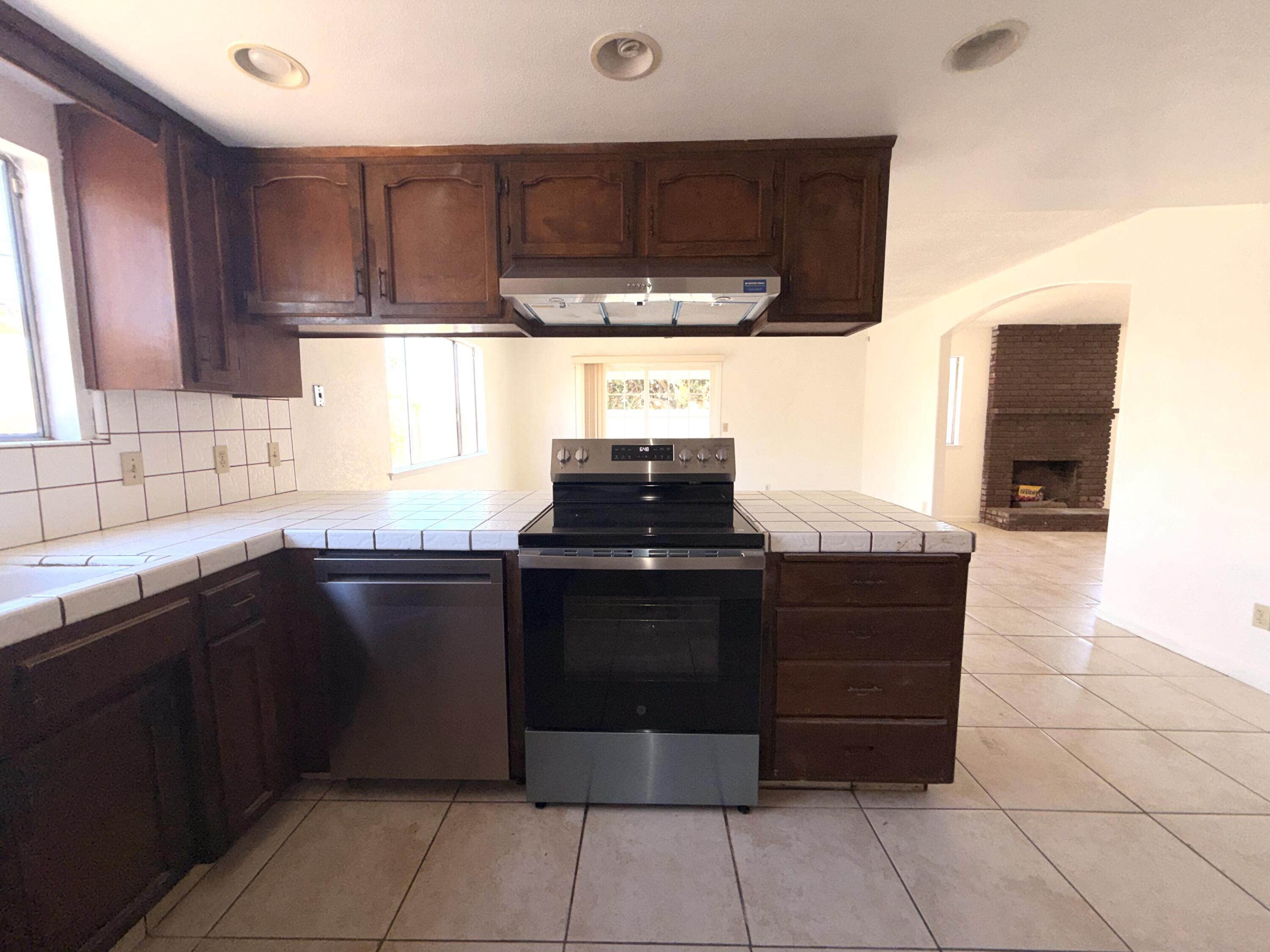 26176 N Mooney Blvd, Tulare, CA 93274