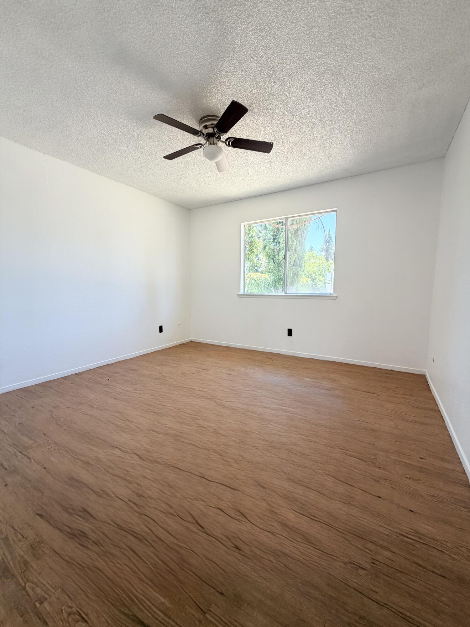 26176 N Mooney Blvd, Tulare, CA 93274