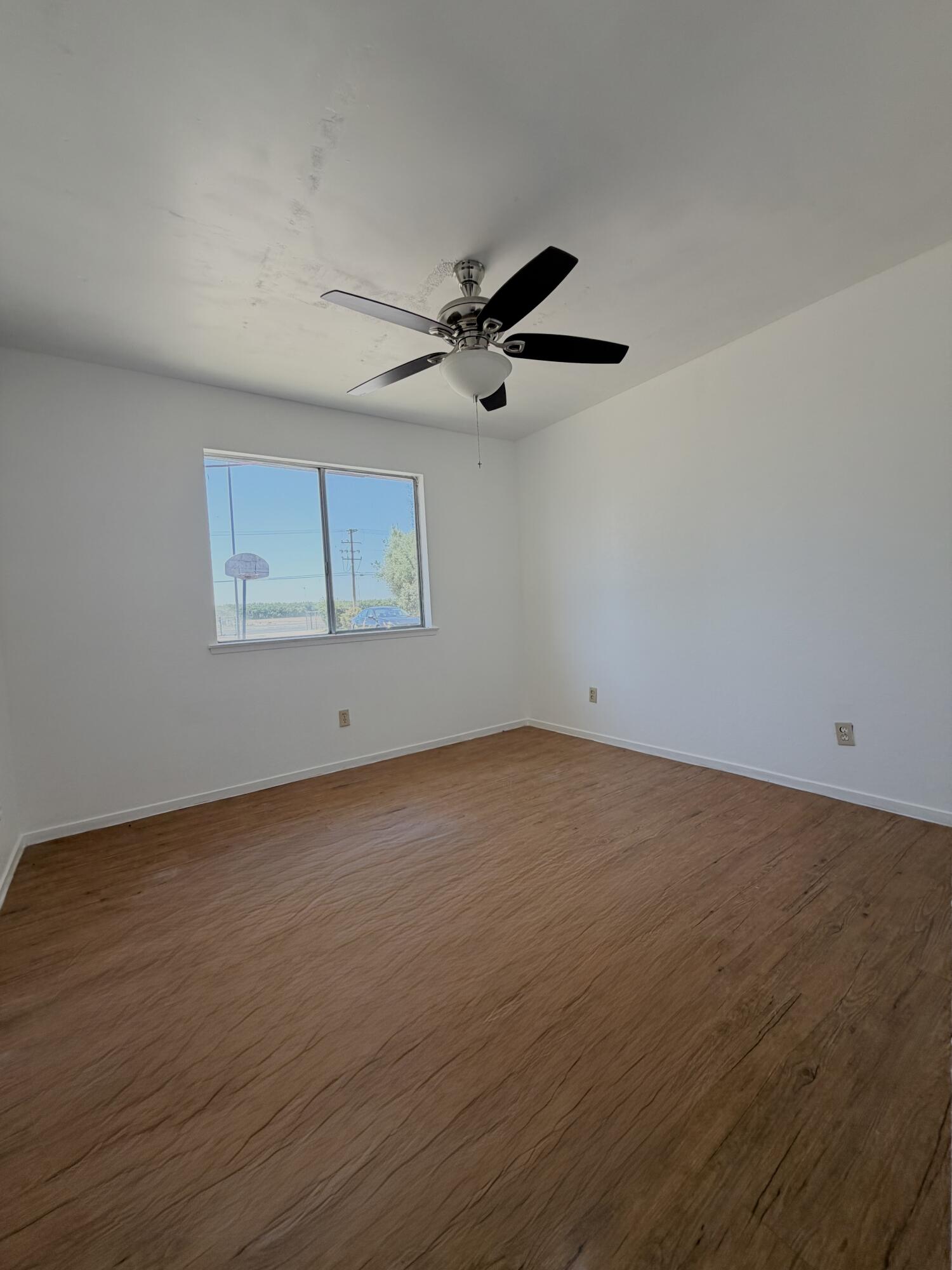 26176 N Mooney Blvd, Tulare, CA 93274