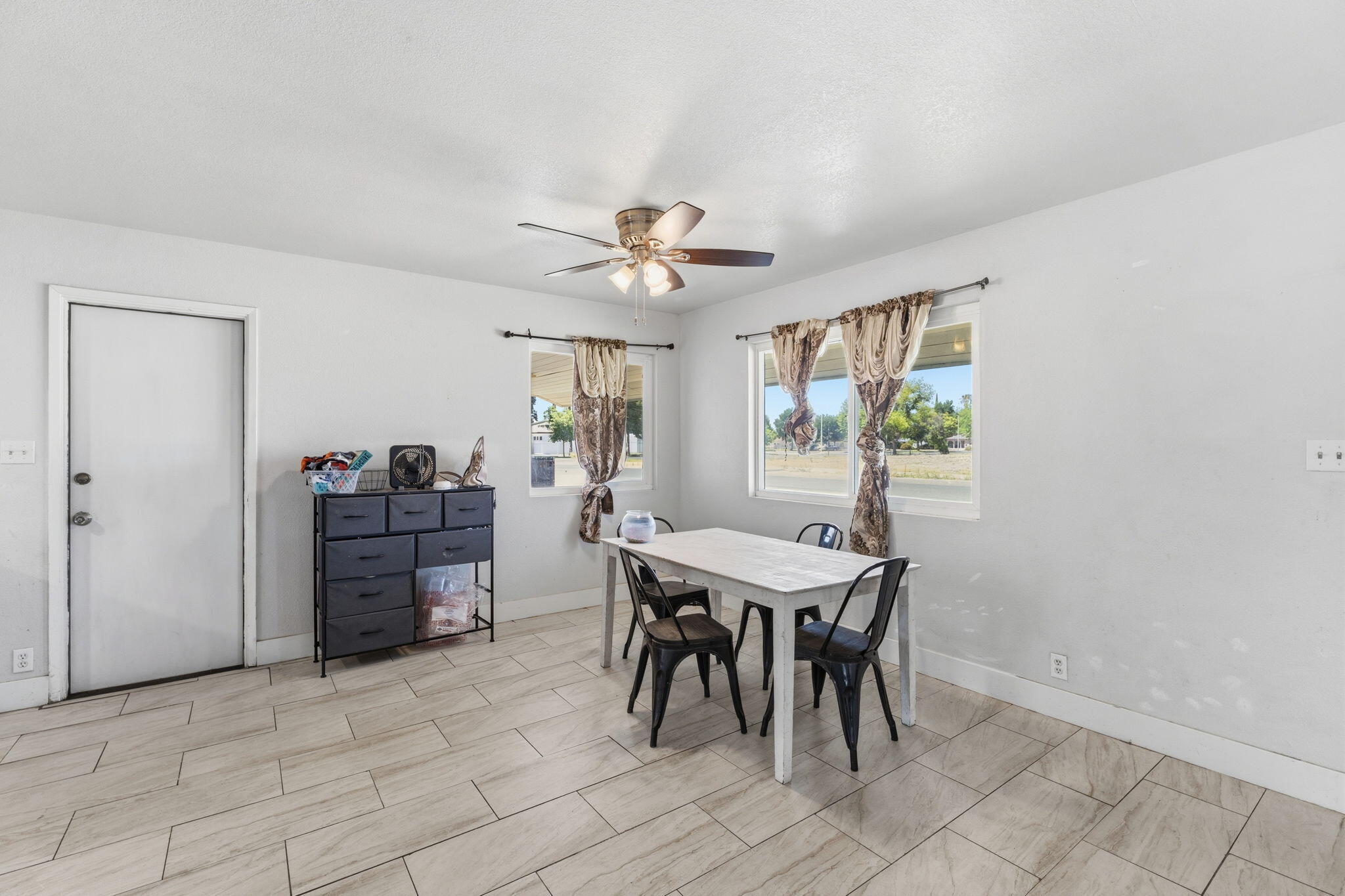 975 Van Dorsten Ave, Corcoran, CA 93212