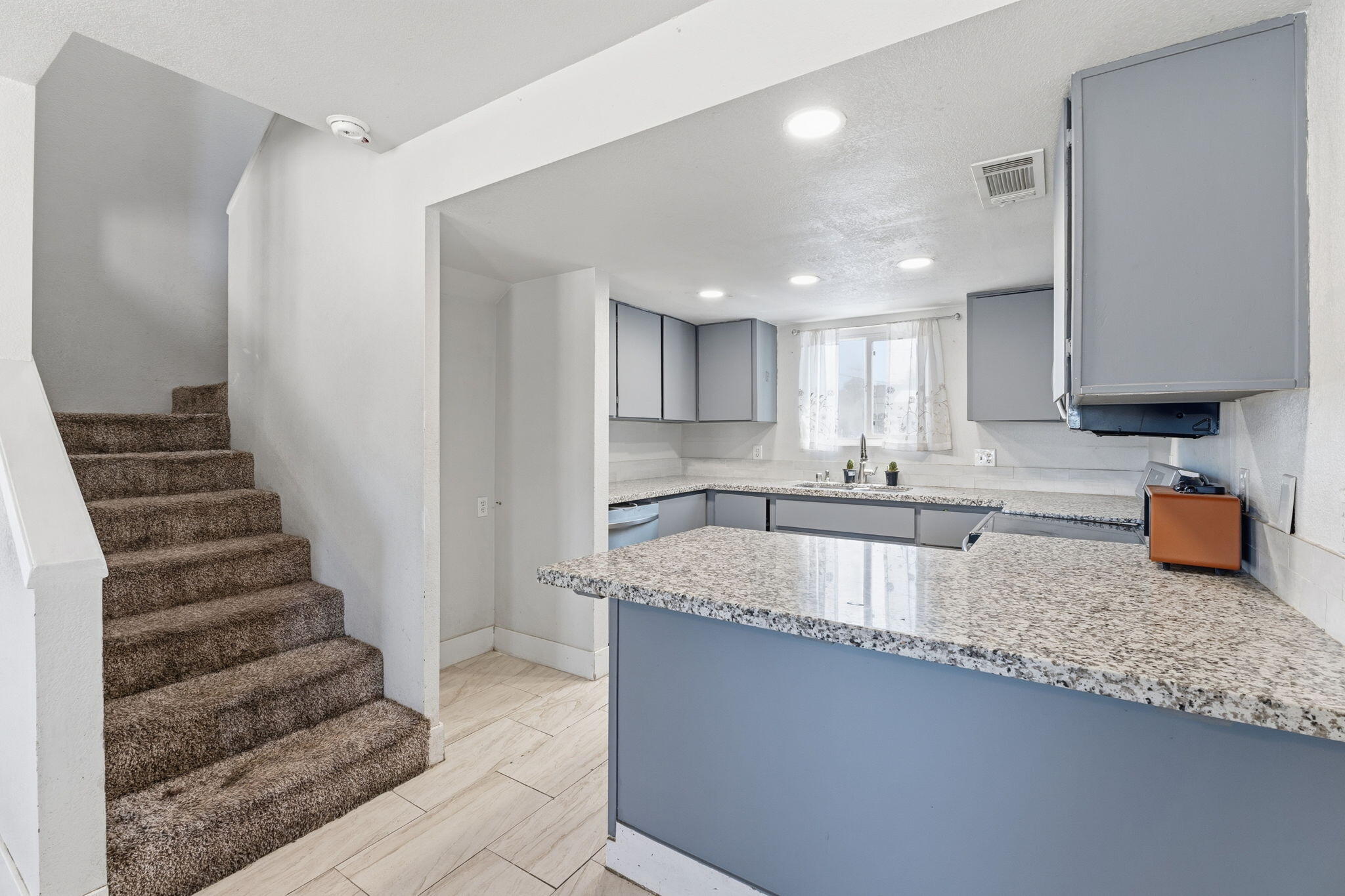 975 Van Dorsten Ave, Corcoran, CA 93212