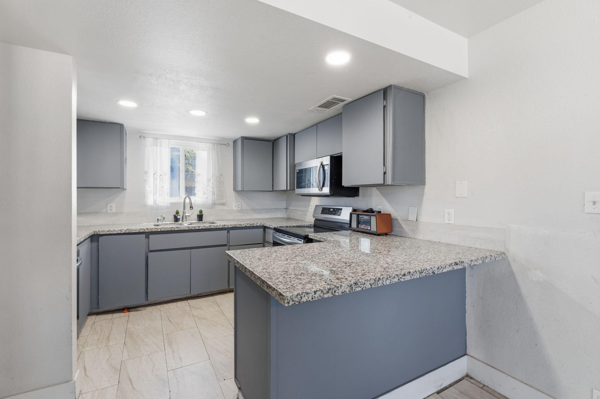 975 Van Dorsten Ave, Corcoran, CA 93212