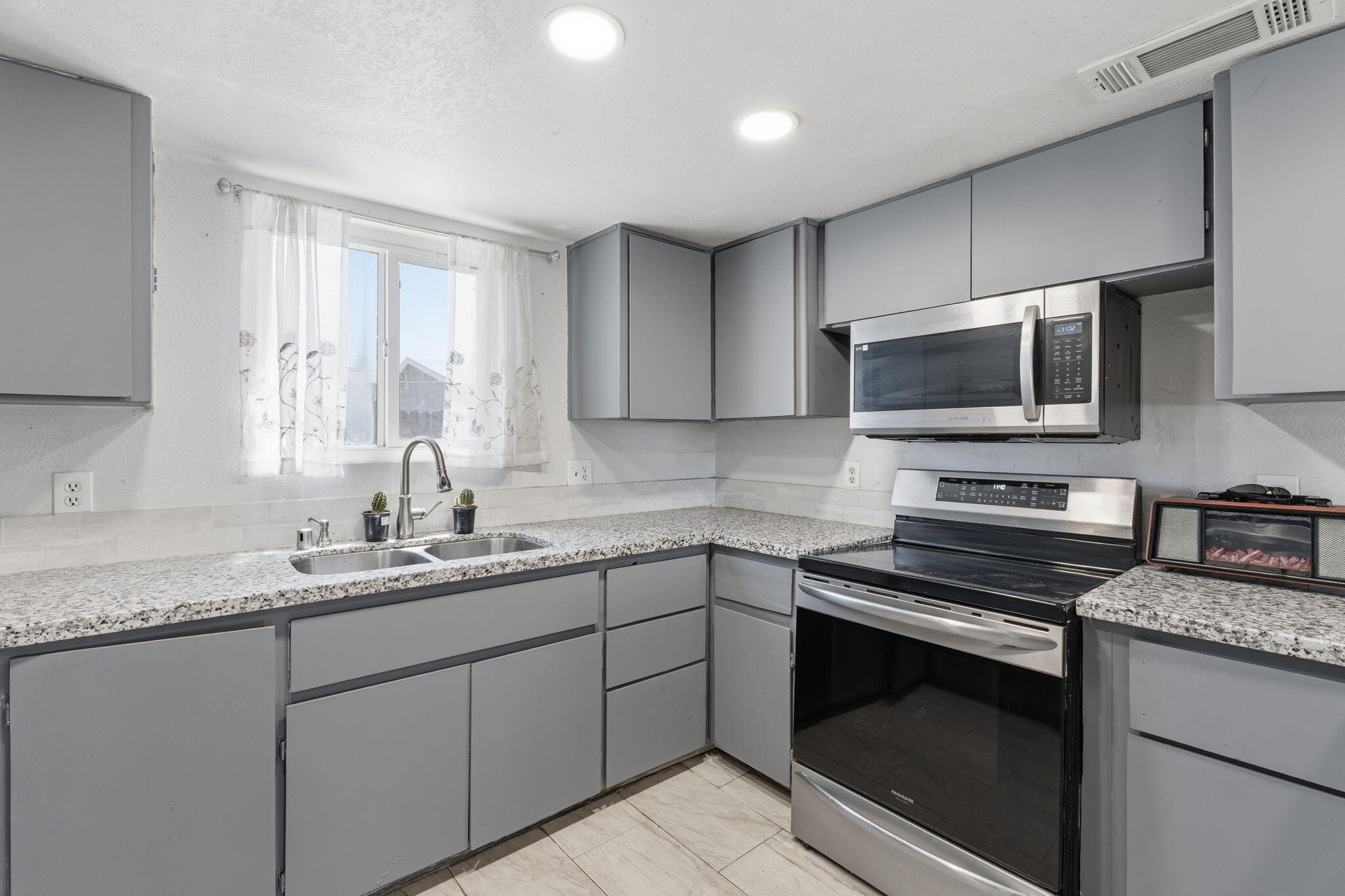 975 Van Dorsten Ave, Corcoran, CA 93212
