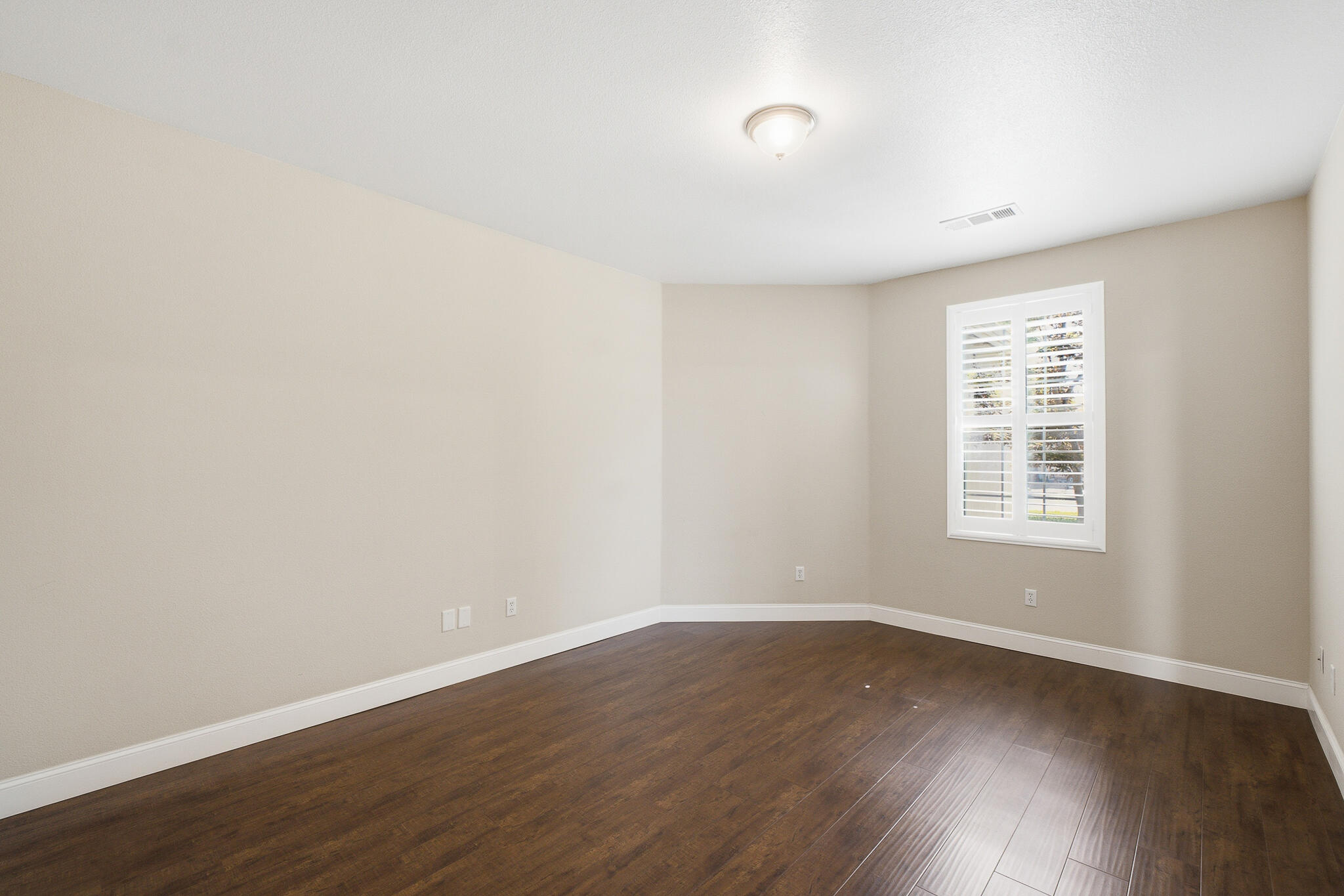 2037 N Vermont, Visalia, CA 93291