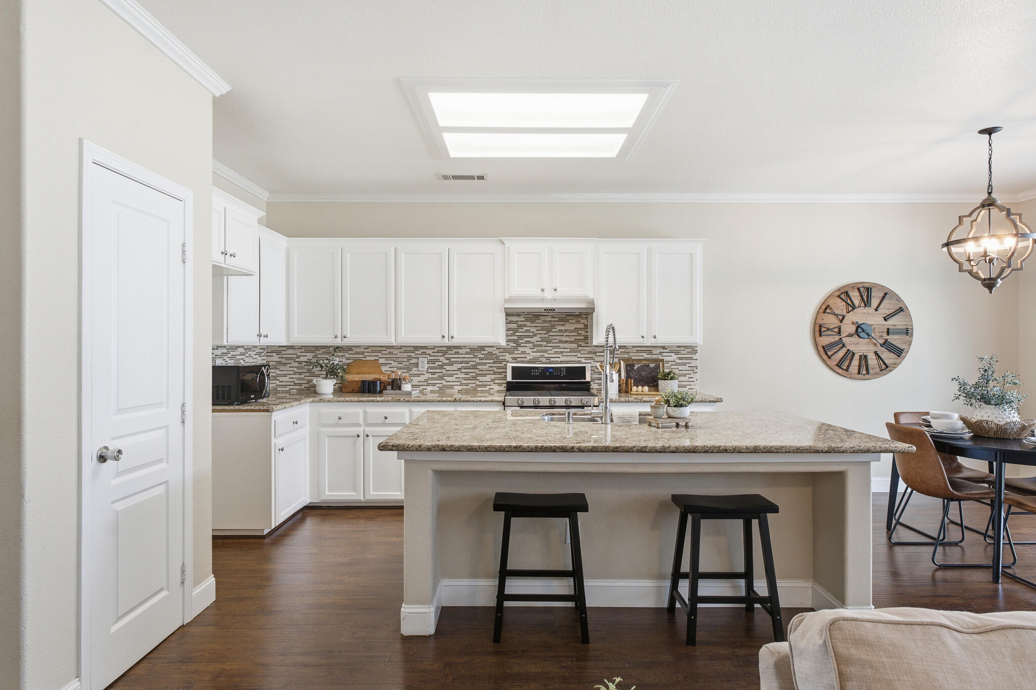 2037 N Vermont, Visalia, CA 93291