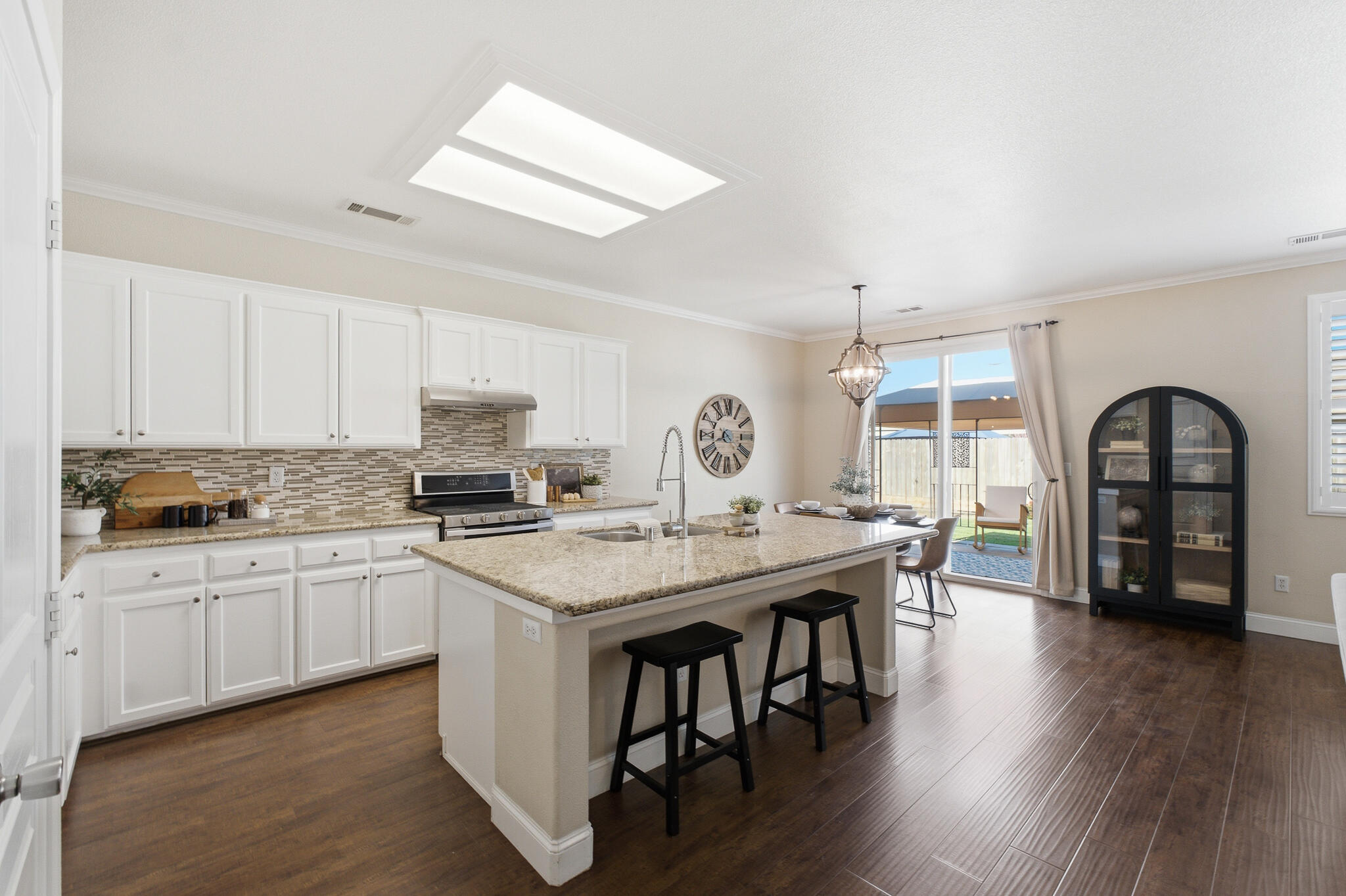 2037 N Vermont, Visalia, CA 93291