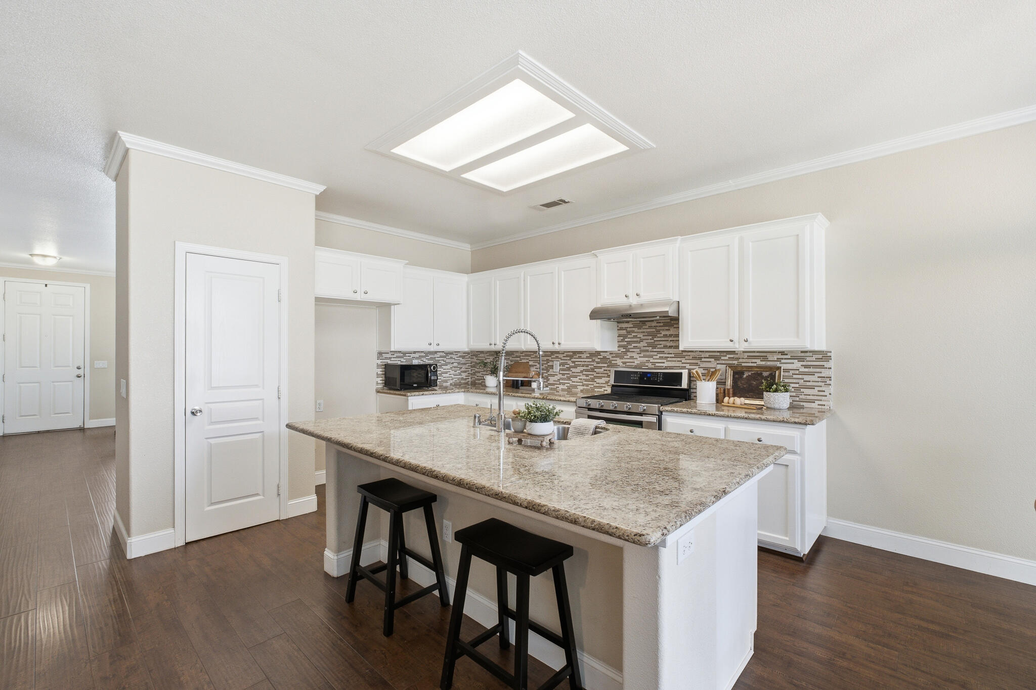 2037 N Vermont, Visalia, CA 93291