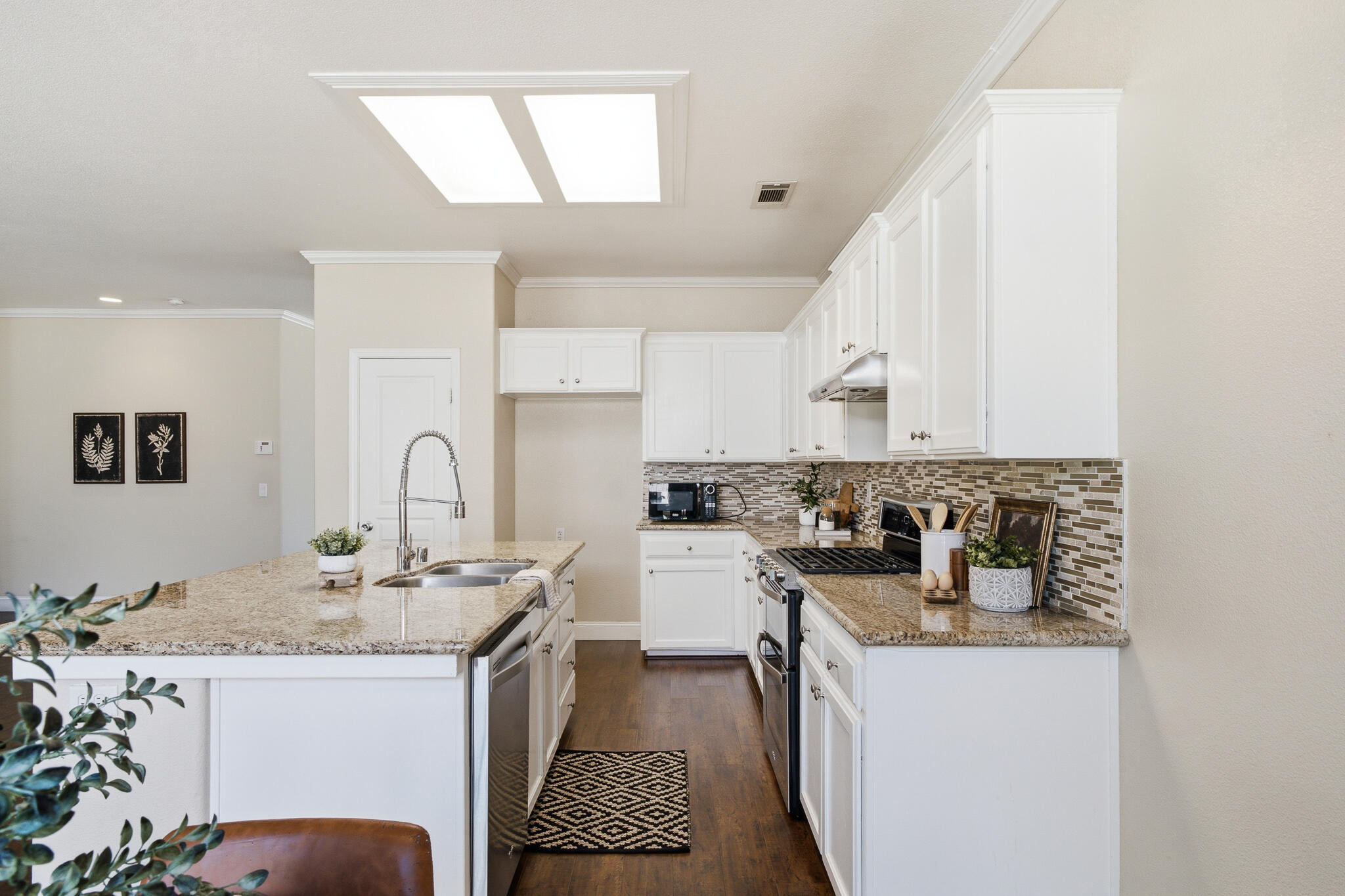 2037 N Vermont, Visalia, CA 93291