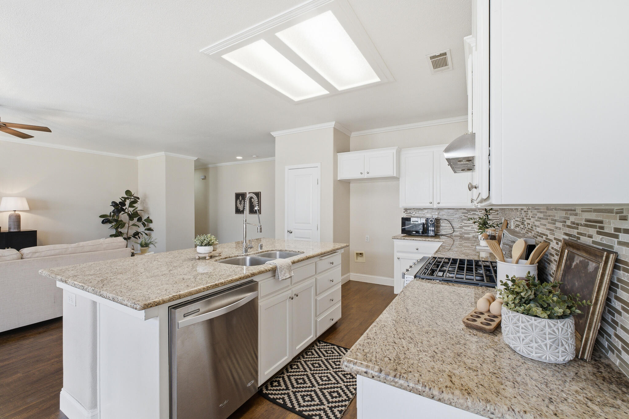 2037 N Vermont, Visalia, CA 93291