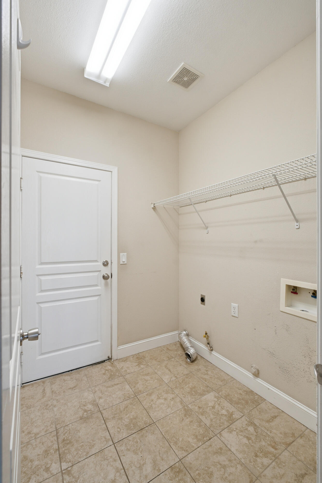 2037 N Vermont, Visalia, CA 93291