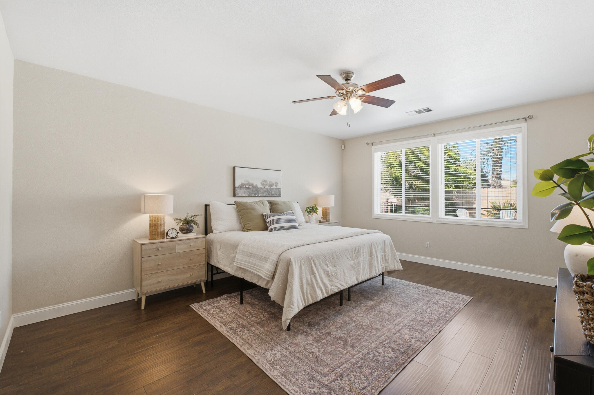 2037 N Vermont, Visalia, CA 93291