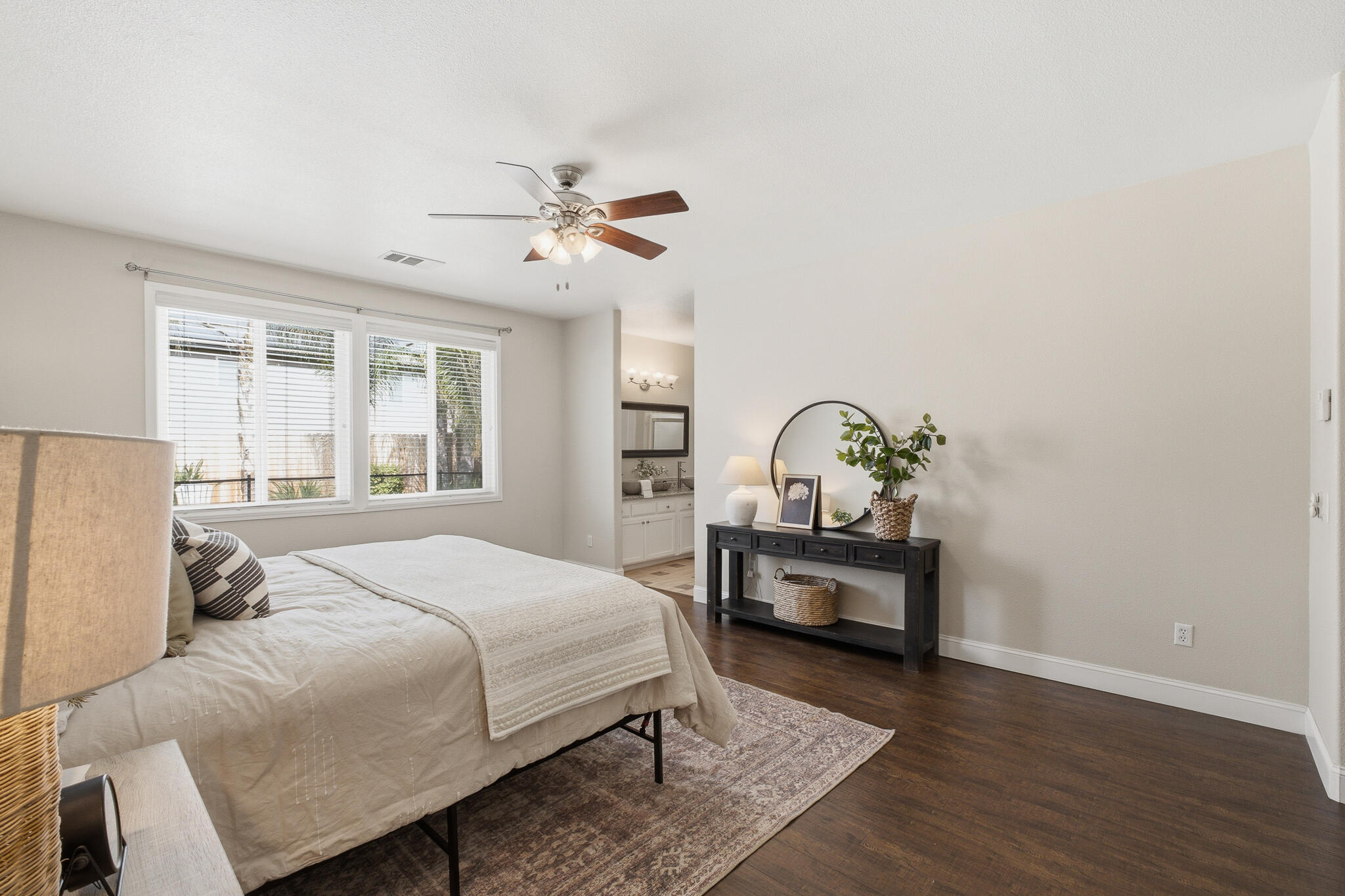 2037 N Vermont, Visalia, CA 93291
