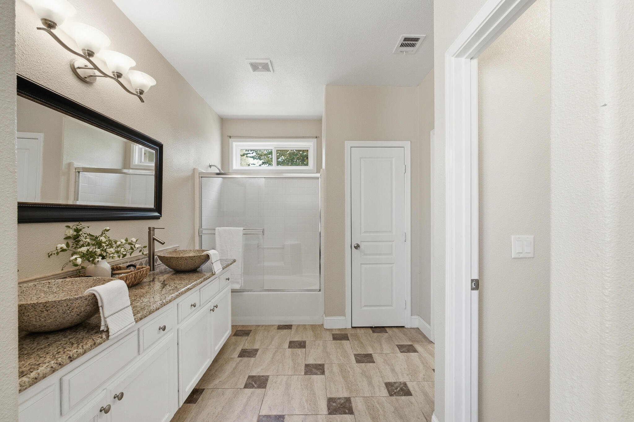 2037 N Vermont, Visalia, CA 93291