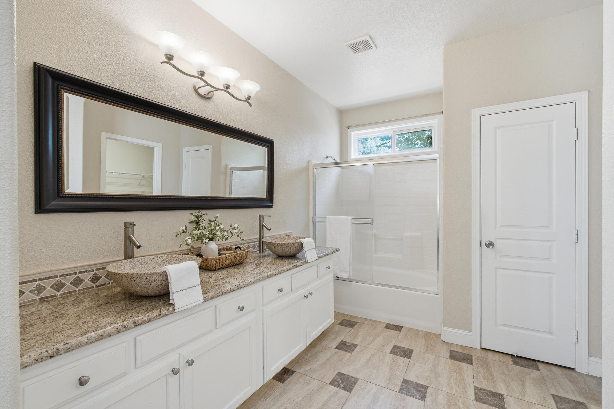 2037 N Vermont, Visalia, CA 93291