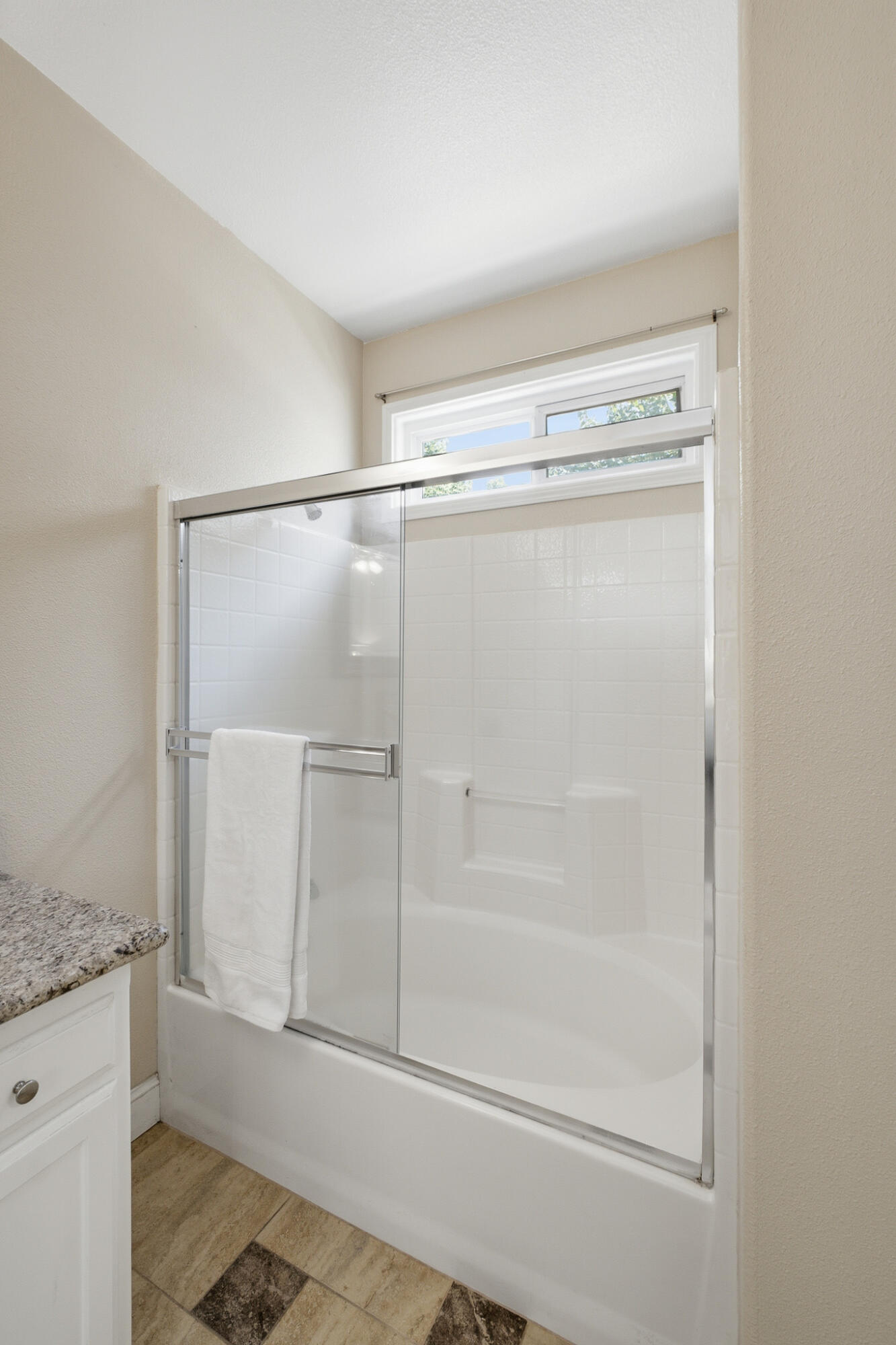 2037 N Vermont, Visalia, CA 93291