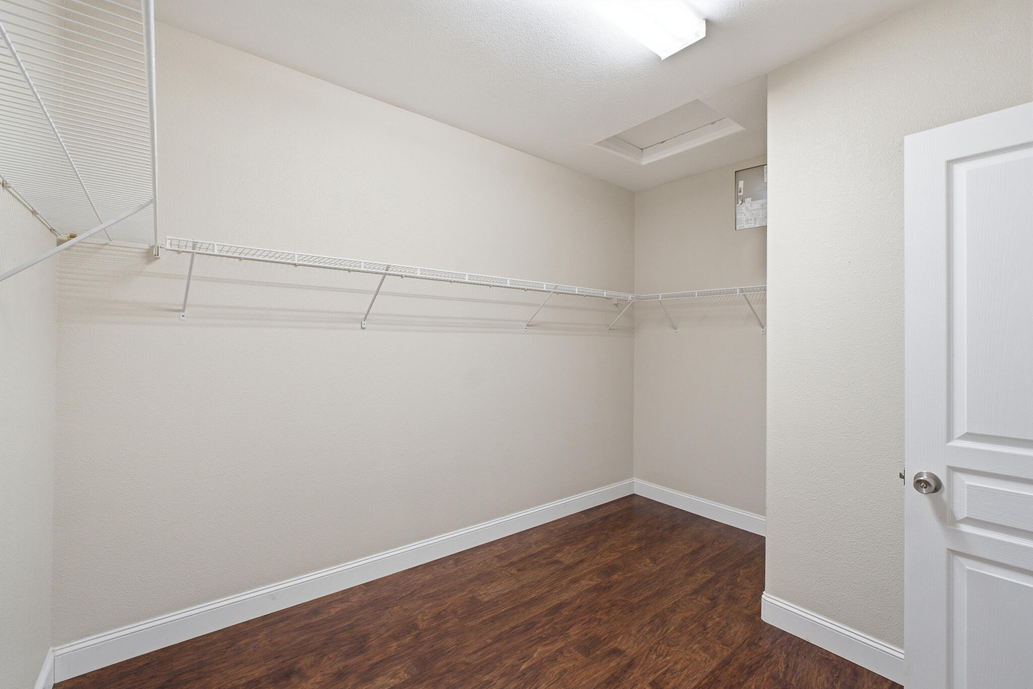 2037 N Vermont, Visalia, CA 93291