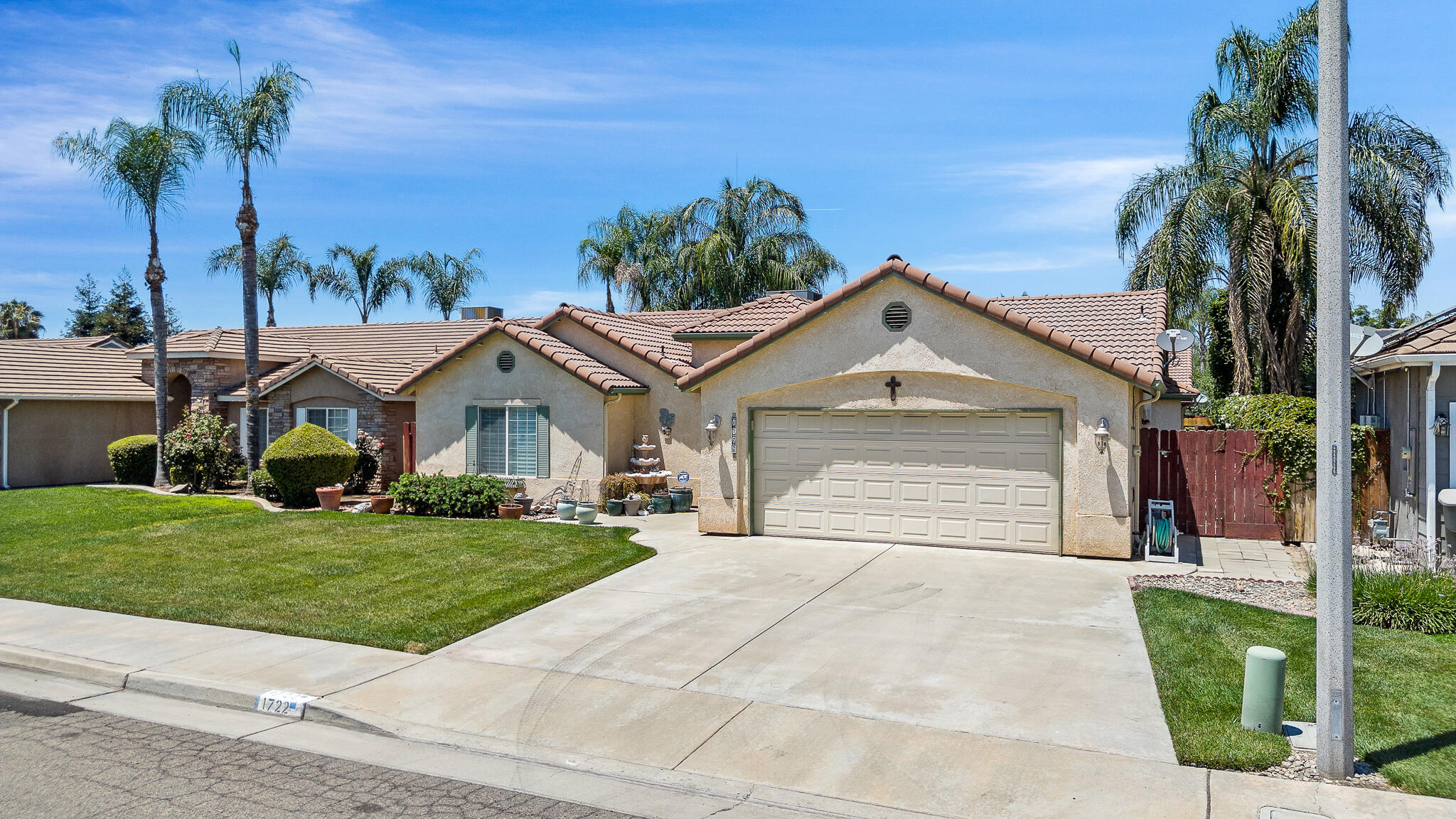 1722 W Julieann Ave, Porterville, CA 93257