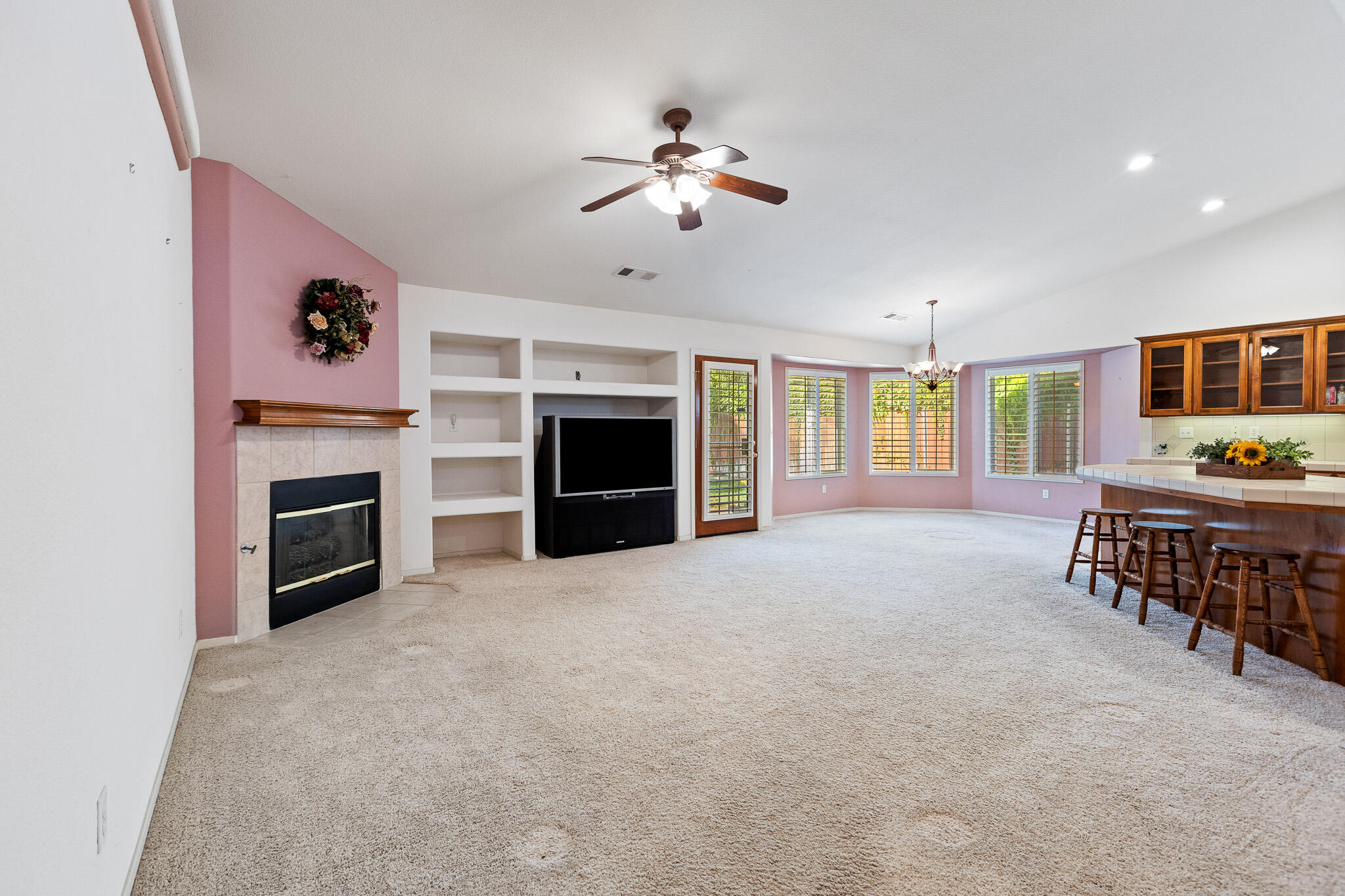 1722 W Julieann Ave, Porterville, CA 93257