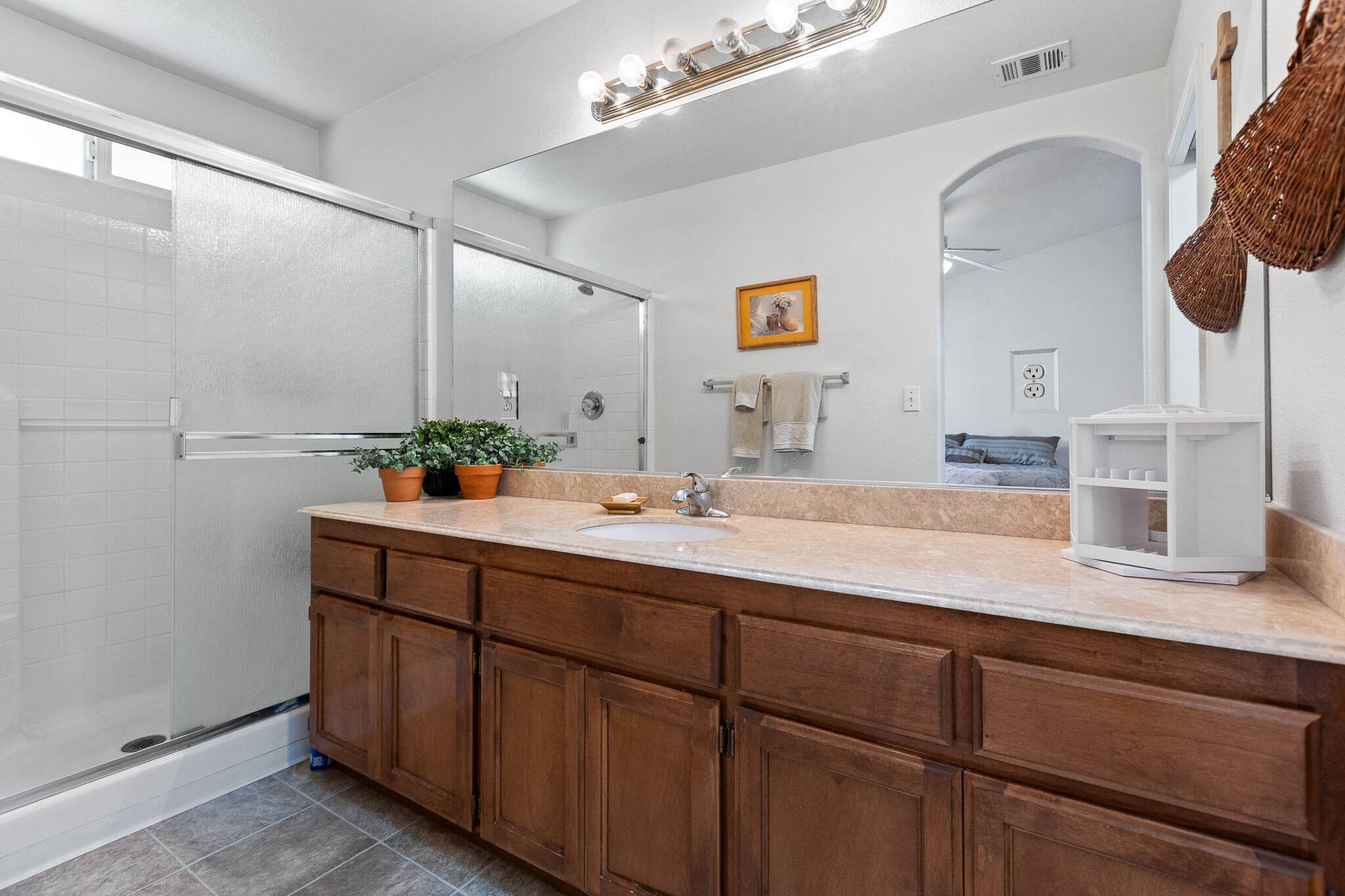 1722 W Julieann Ave, Porterville, CA 93257