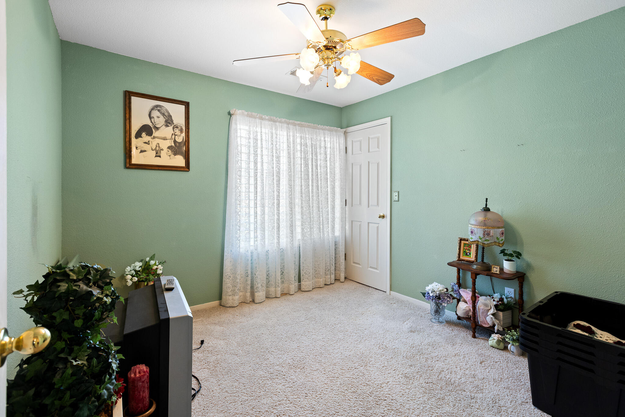 1722 W Julieann Ave, Porterville, CA 93257