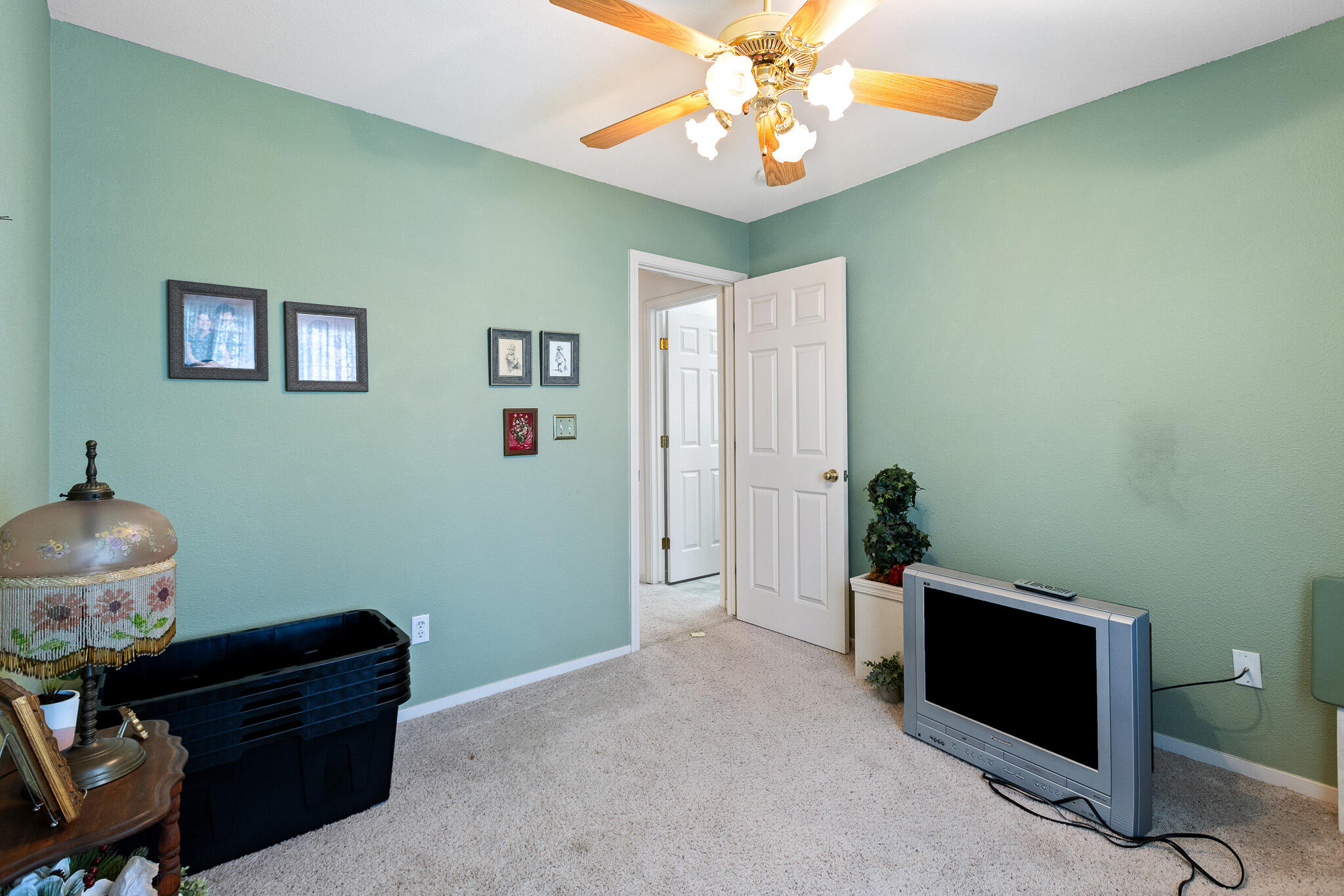 1722 W Julieann Ave, Porterville, CA 93257