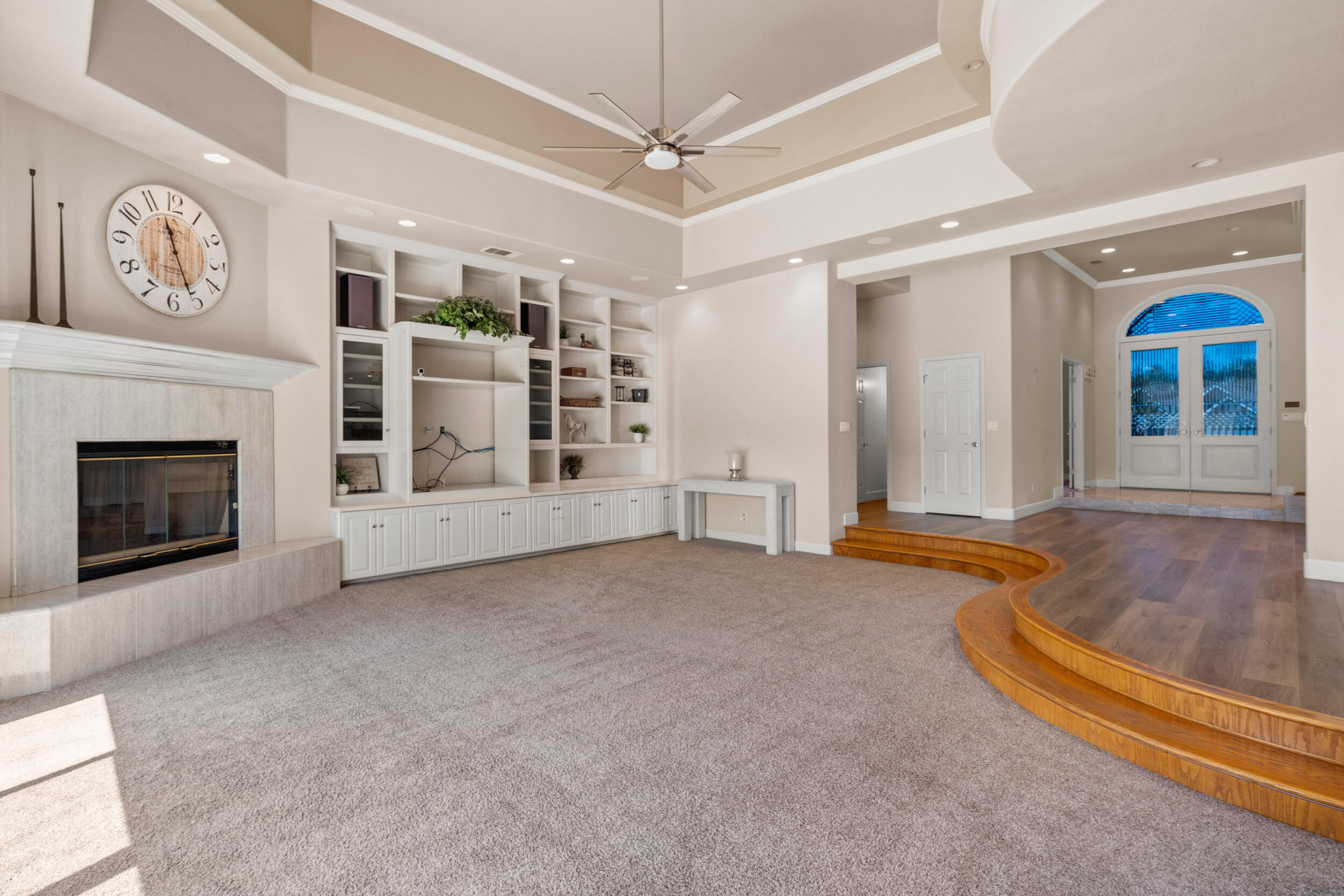 5709 W Seeger Ct, Visalia, CA 93277