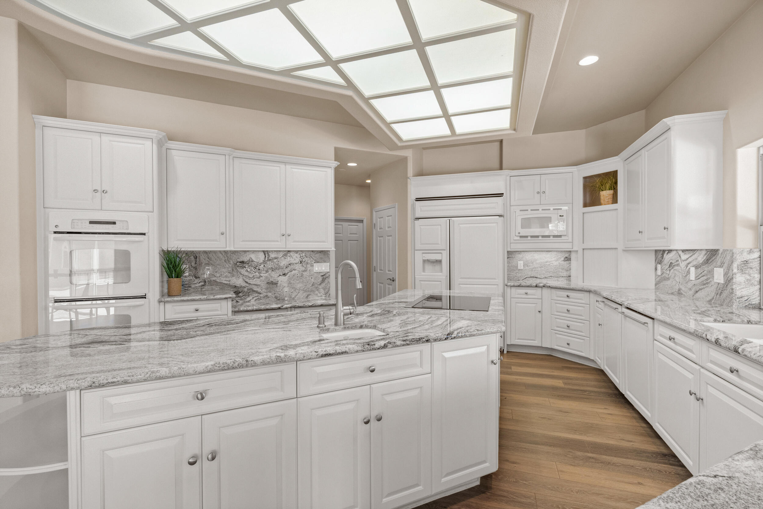 5709 W Seeger Ct, Visalia, CA 93277