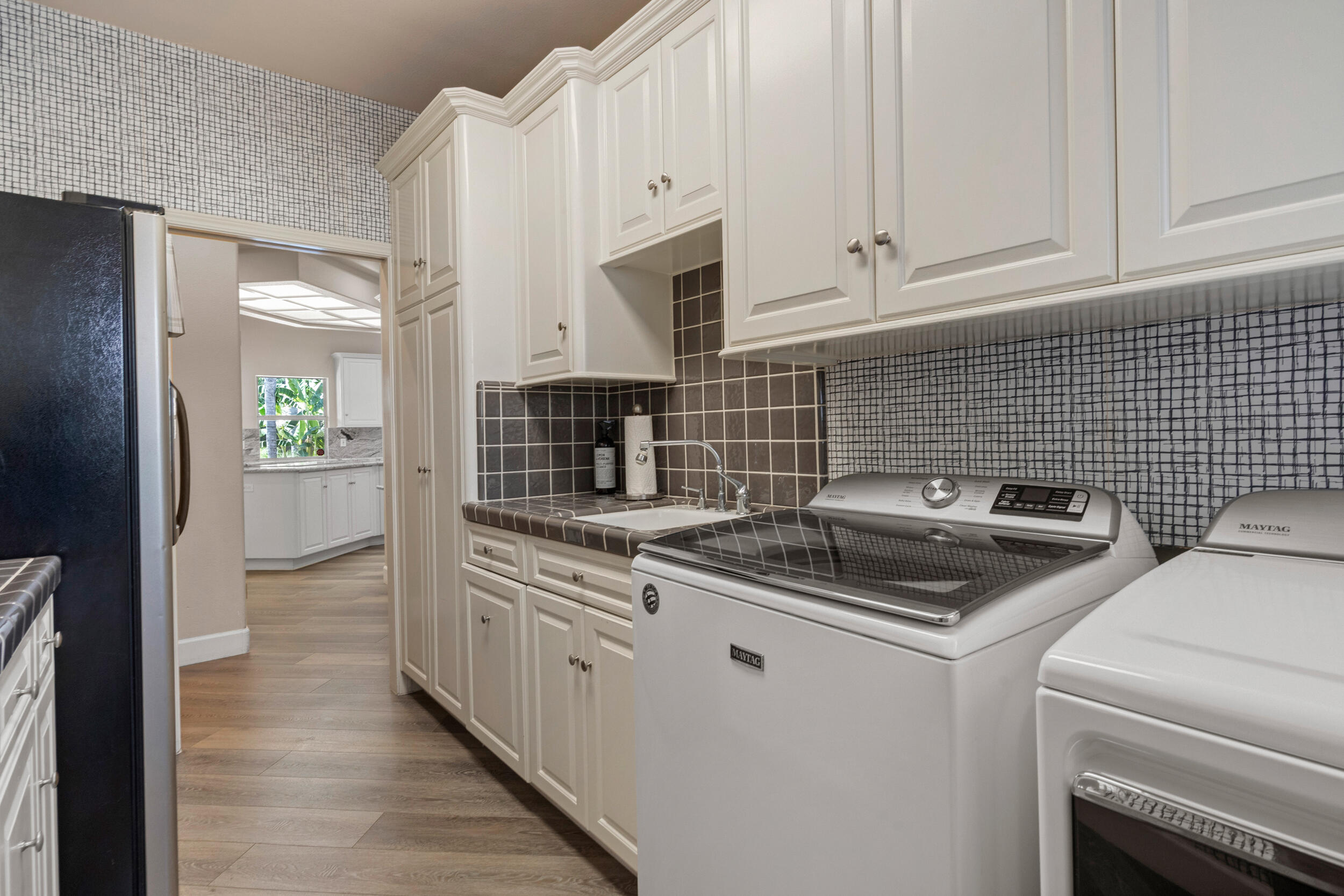 5709 W Seeger Ct, Visalia, CA 93277