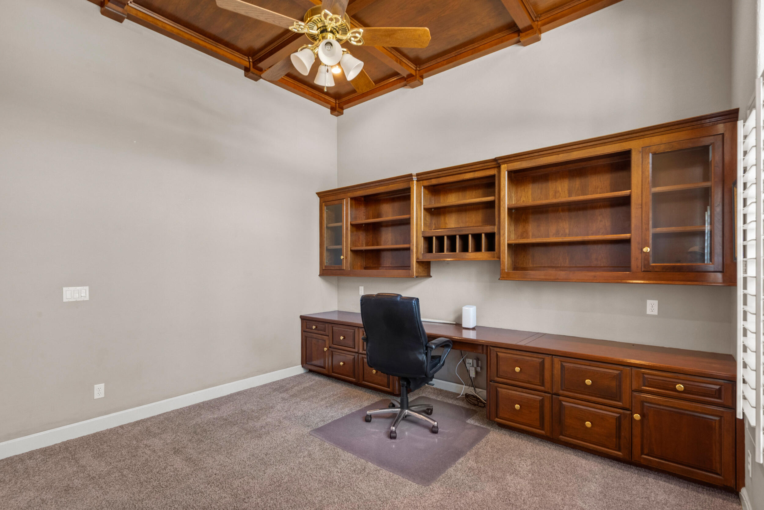 5709 W Seeger Ct, Visalia, CA 93277