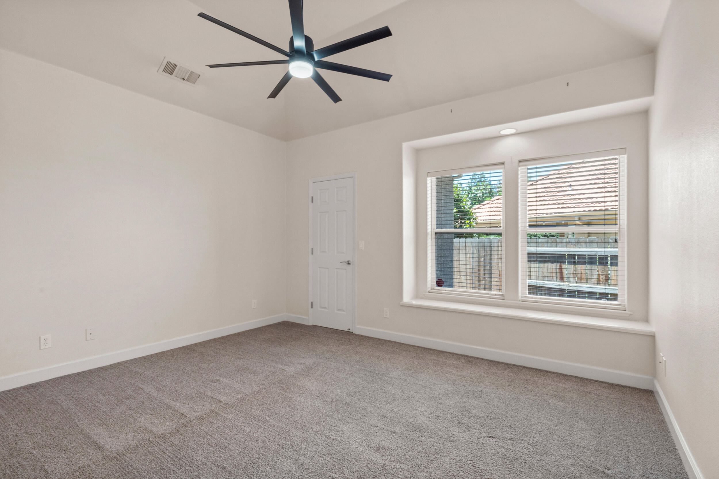 5709 W Seeger Ct, Visalia, CA 93277