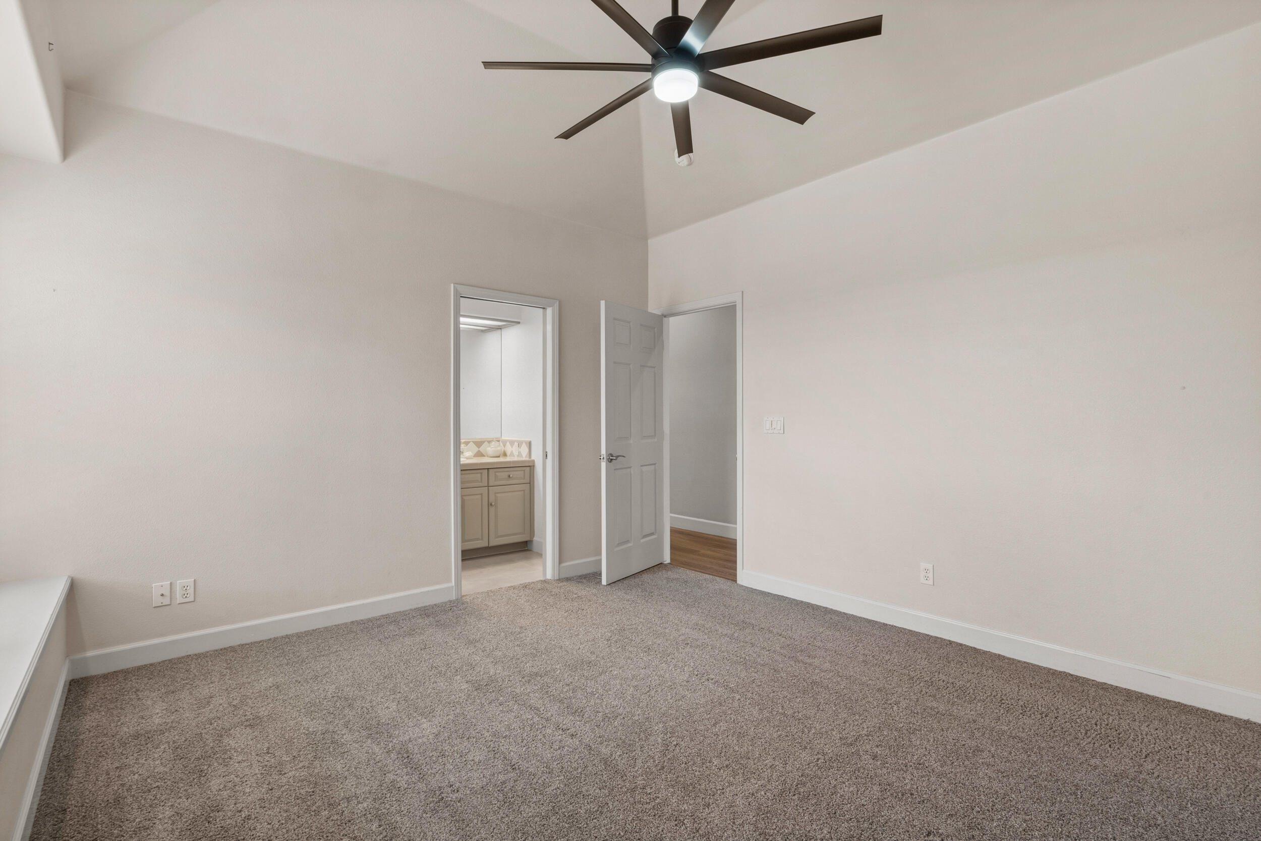 5709 W Seeger Ct, Visalia, CA 93277