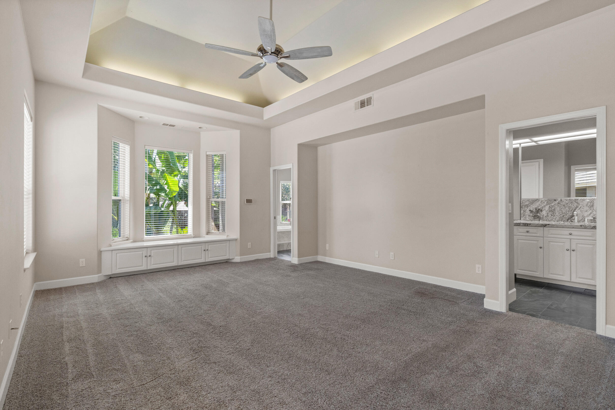 5709 W Seeger Ct, Visalia, CA 93277