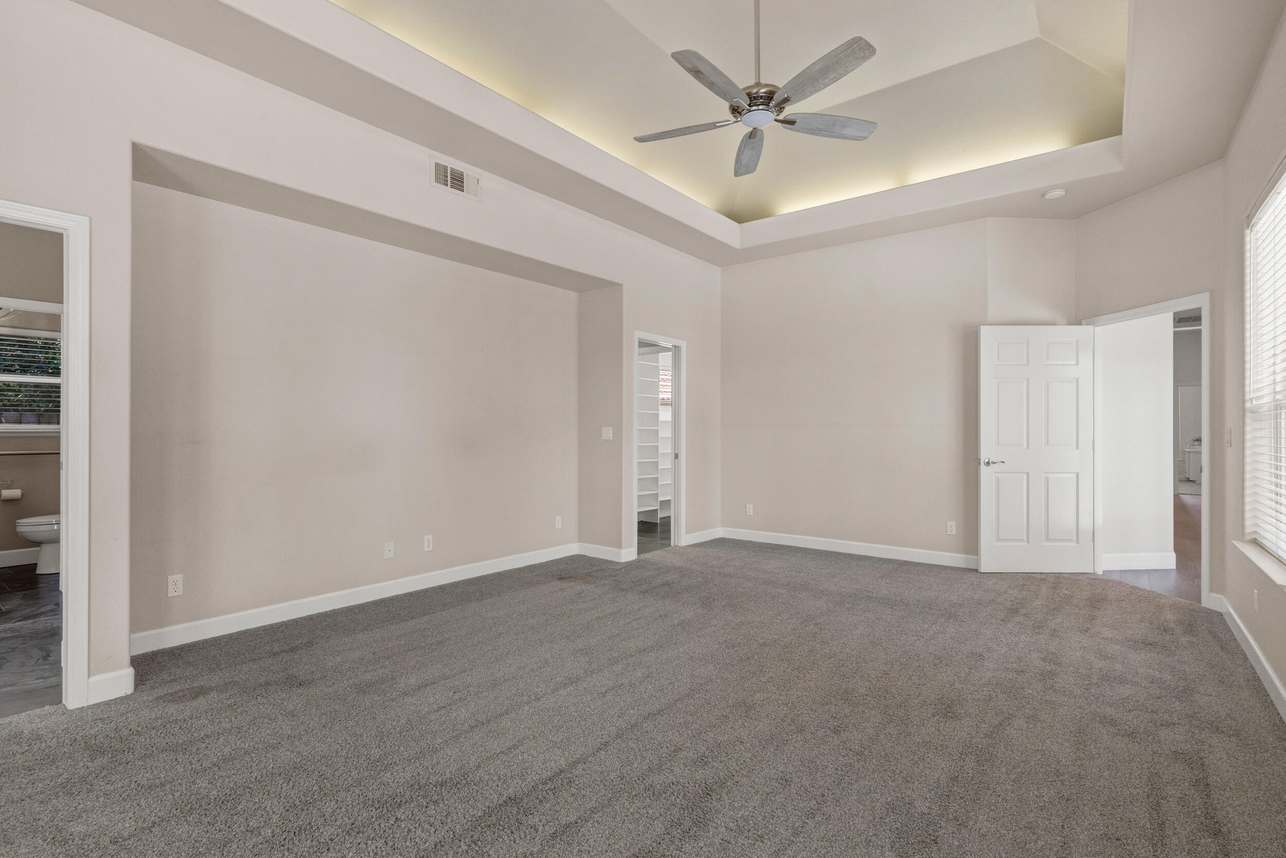 5709 W Seeger Ct, Visalia, CA 93277