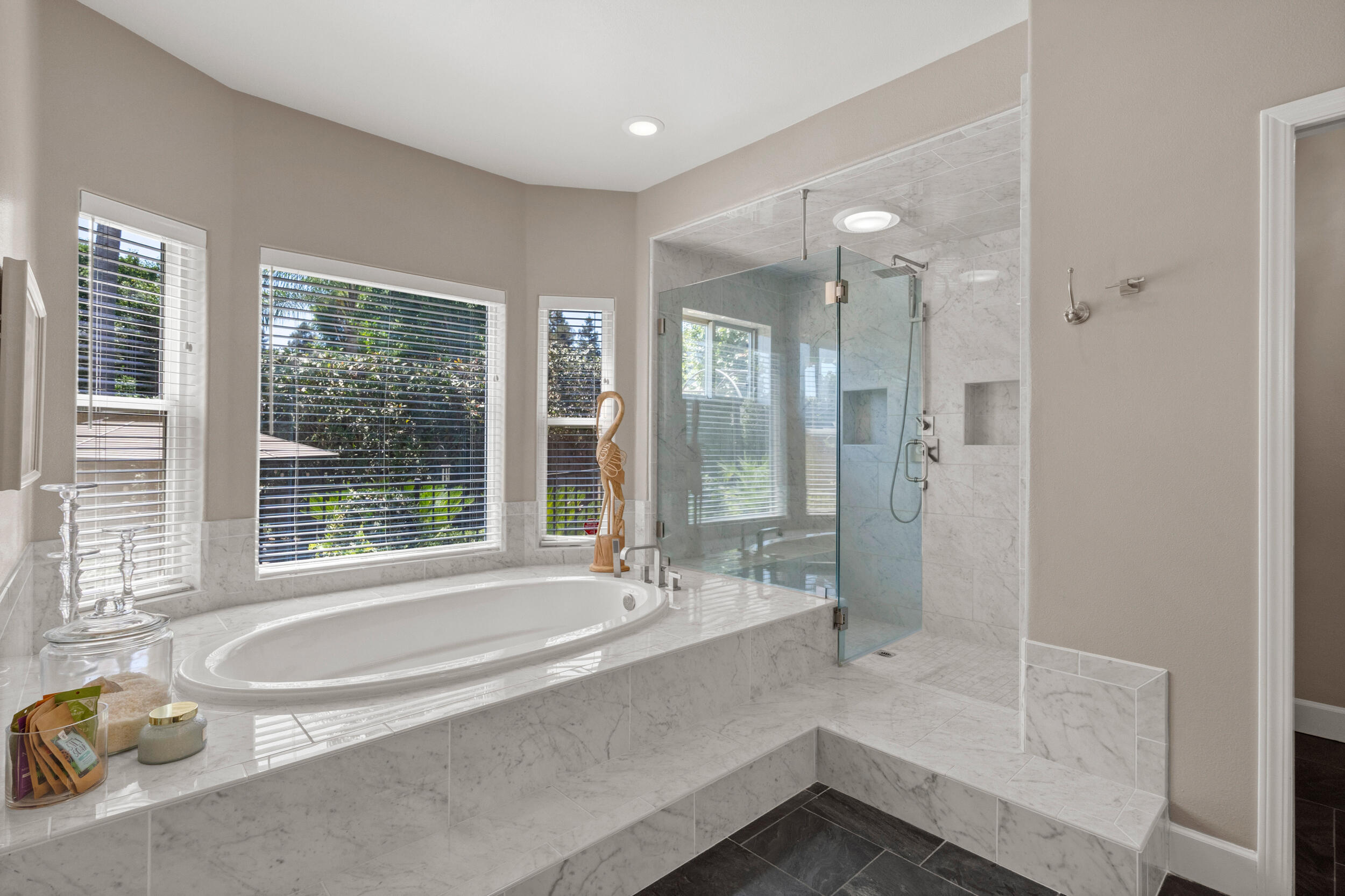 5709 W Seeger Ct, Visalia, CA 93277