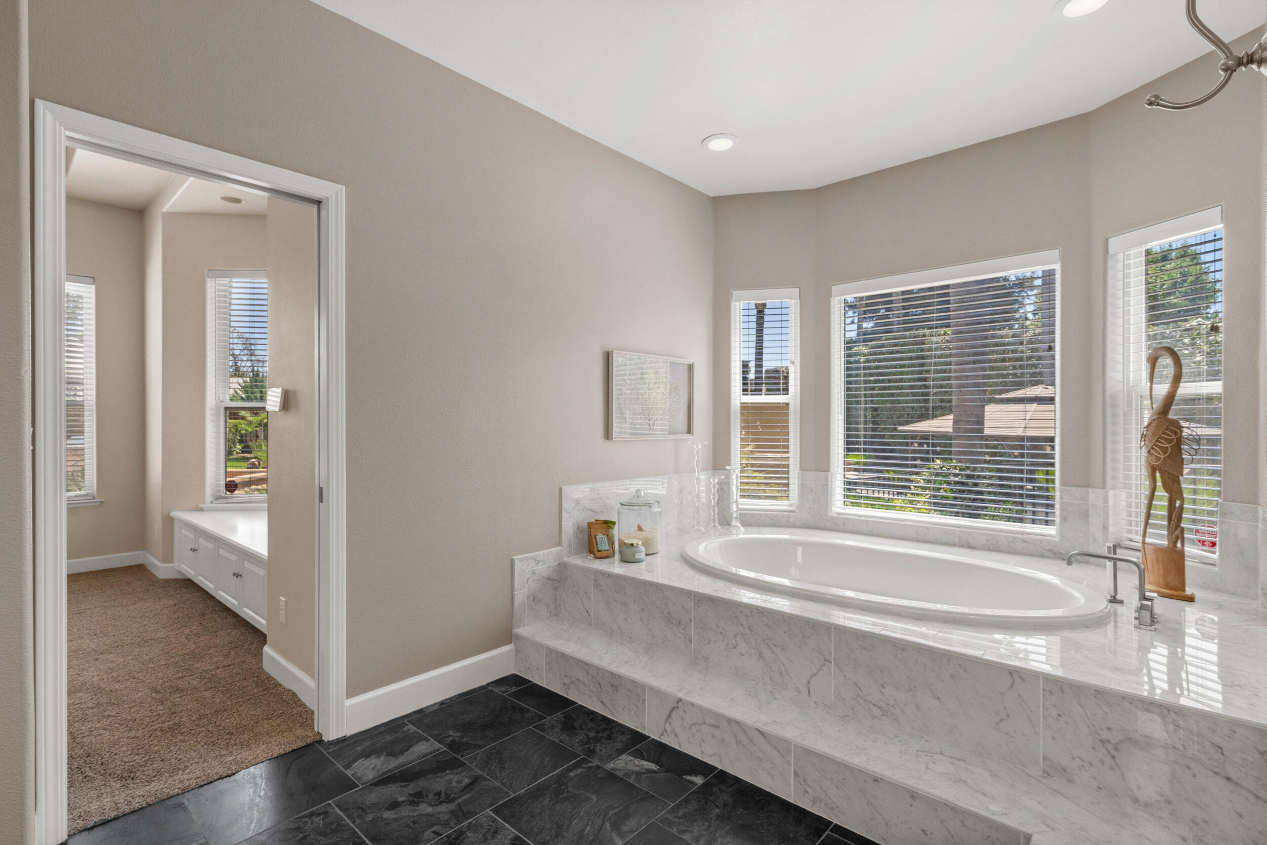 5709 W Seeger Ct, Visalia, CA 93277