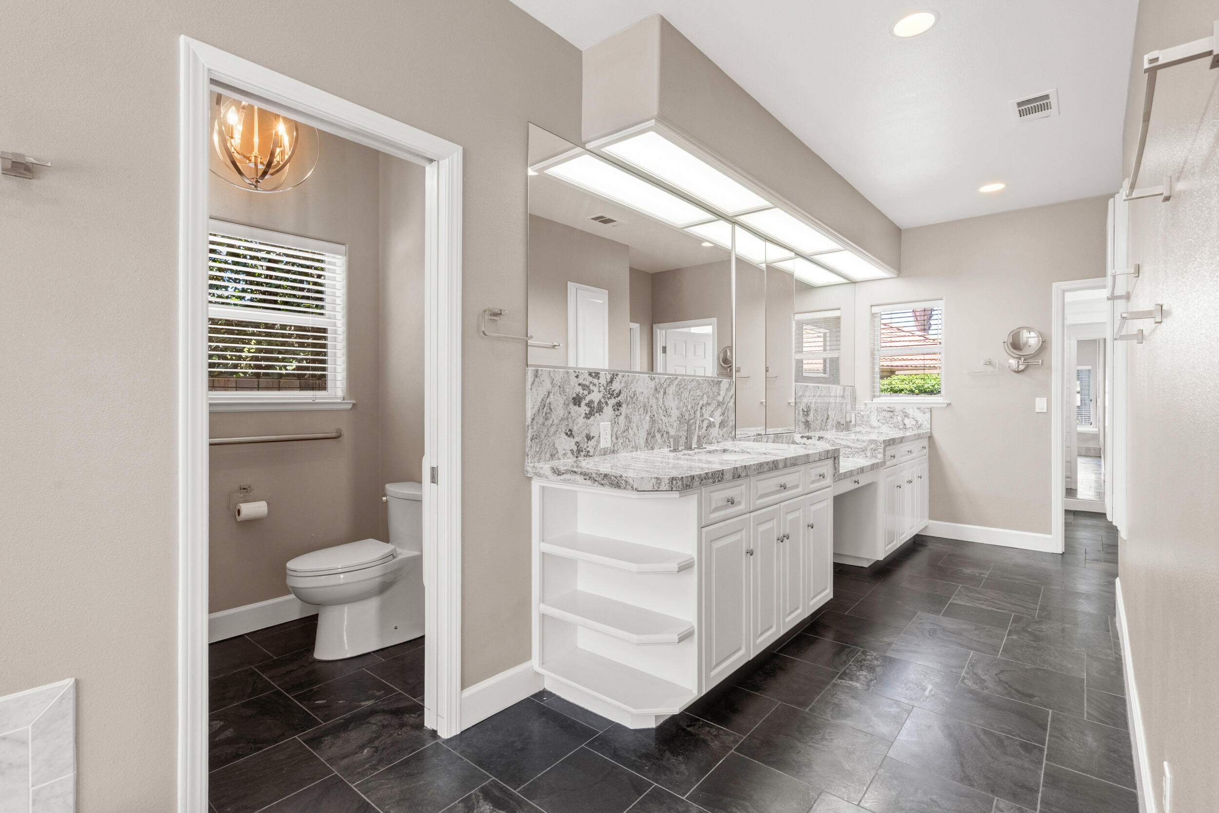 5709 W Seeger Ct, Visalia, CA 93277