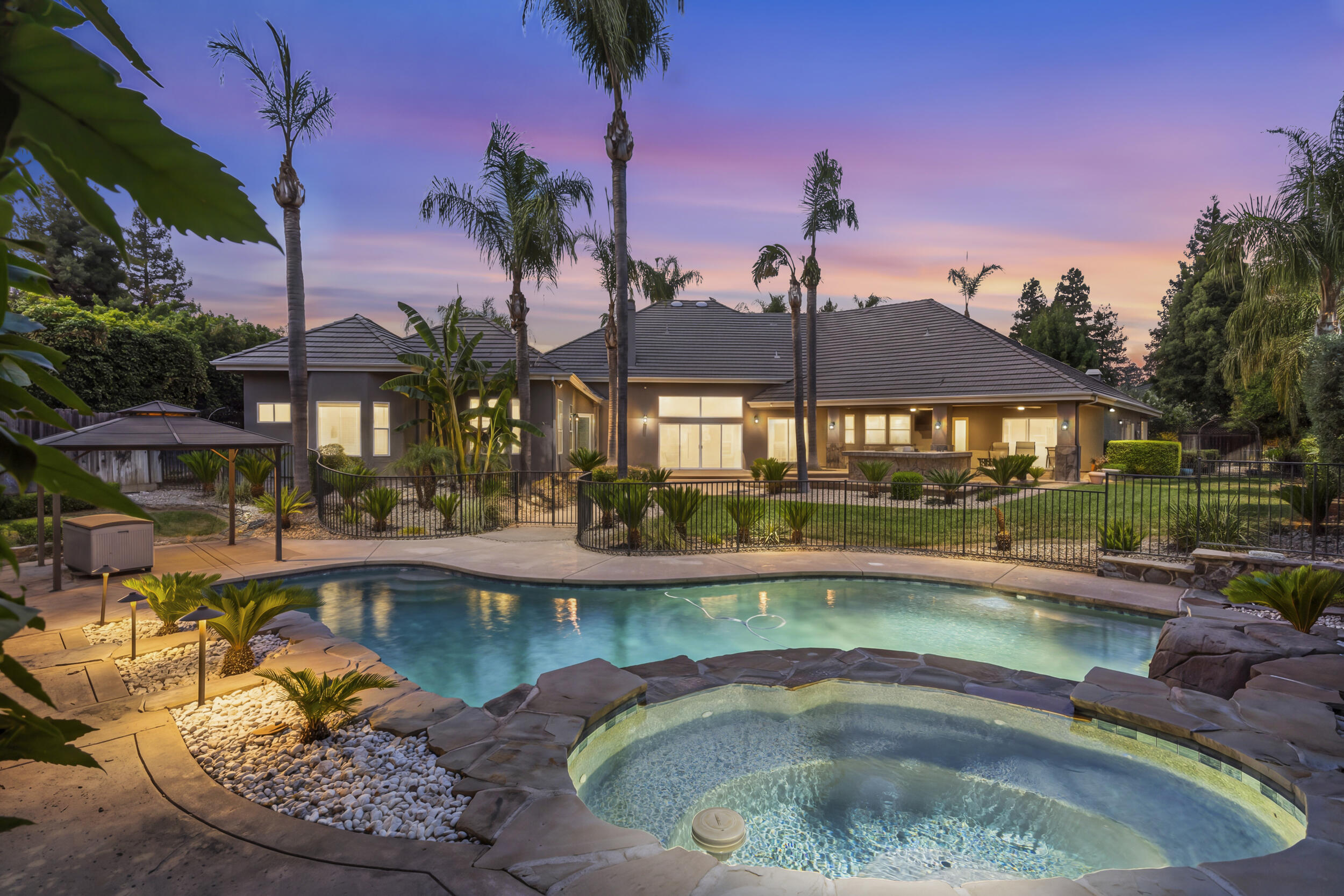 5709 W Seeger Ct, Visalia, CA 93277