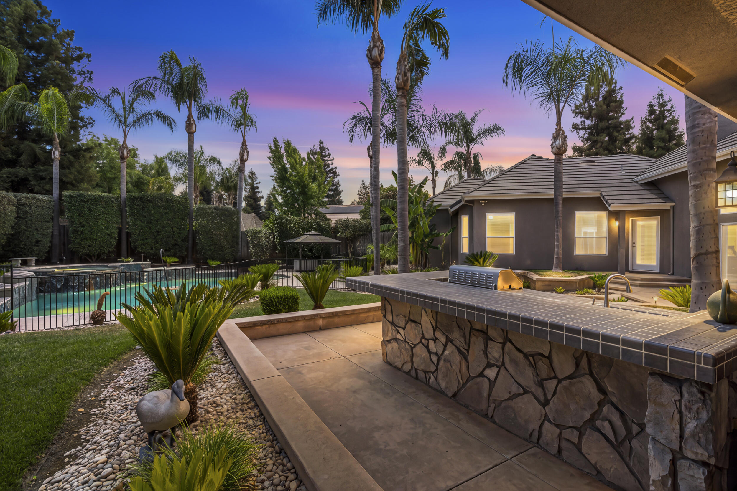 5709 W Seeger Ct, Visalia, CA 93277