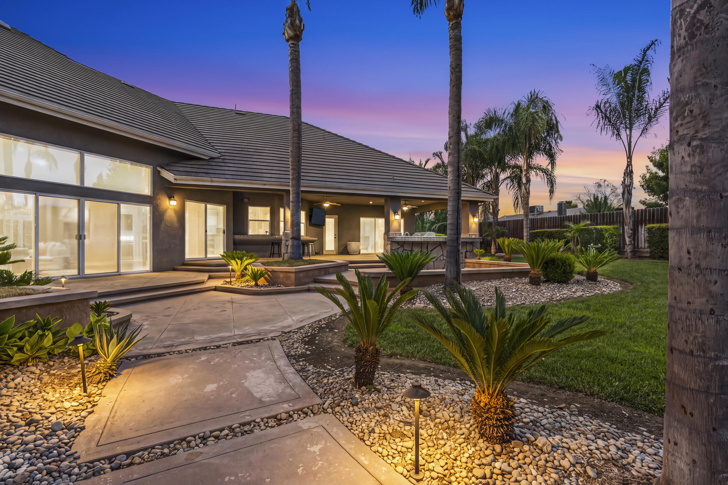 5709 W Seeger Ct, Visalia, CA 93277