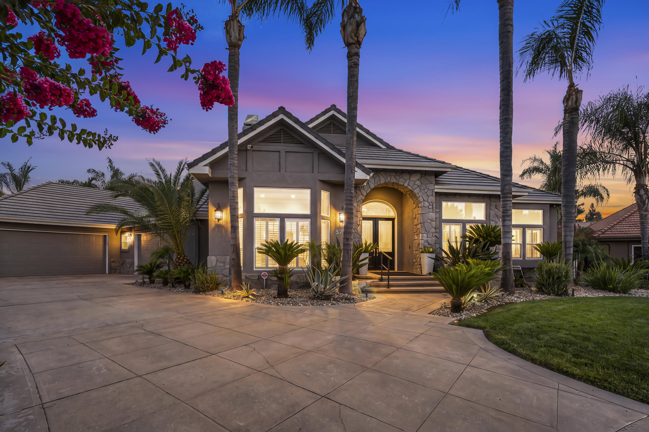 5709 W Seeger Ct, Visalia, CA 93277