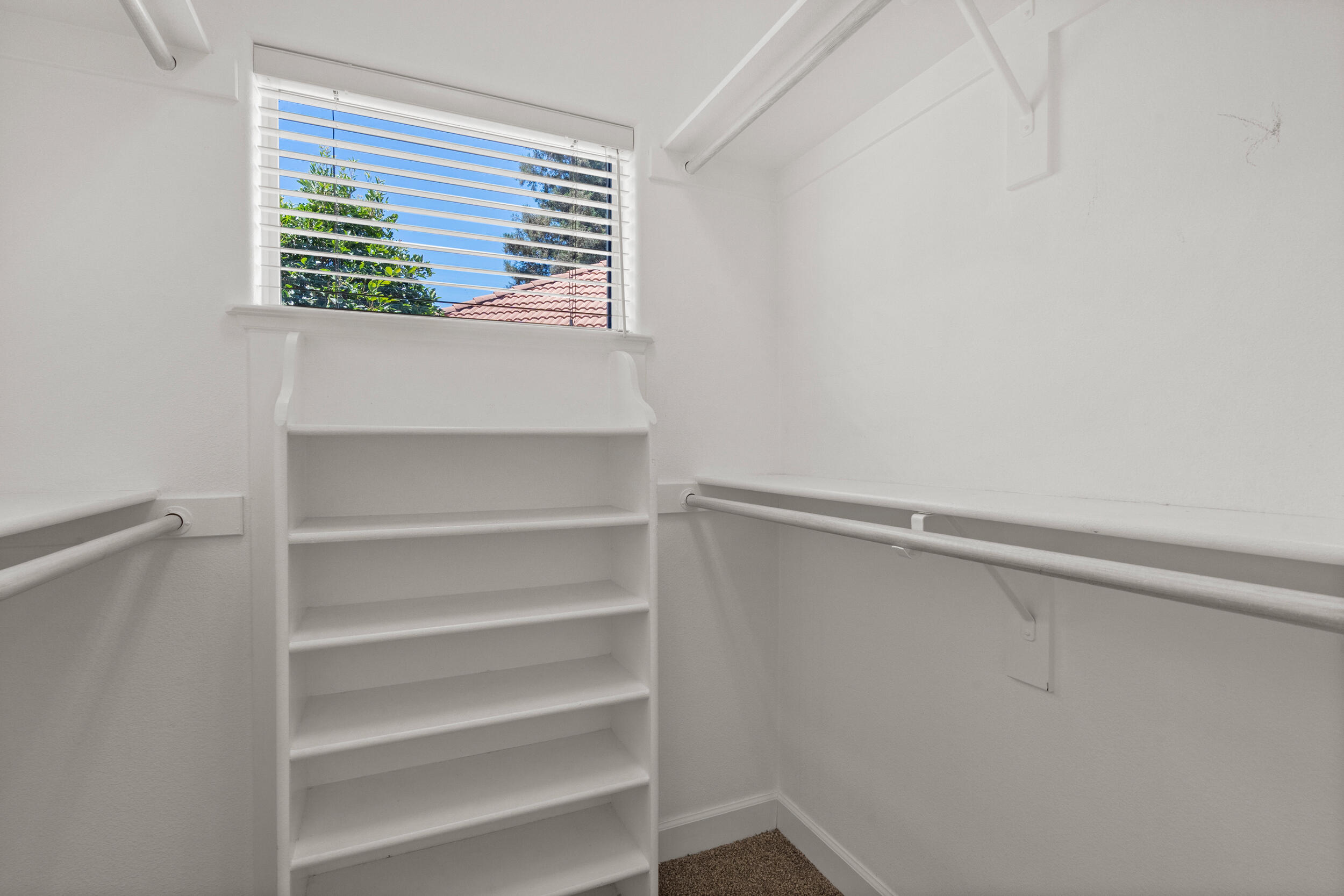 5709 W Seeger Ct, Visalia, CA 93277
