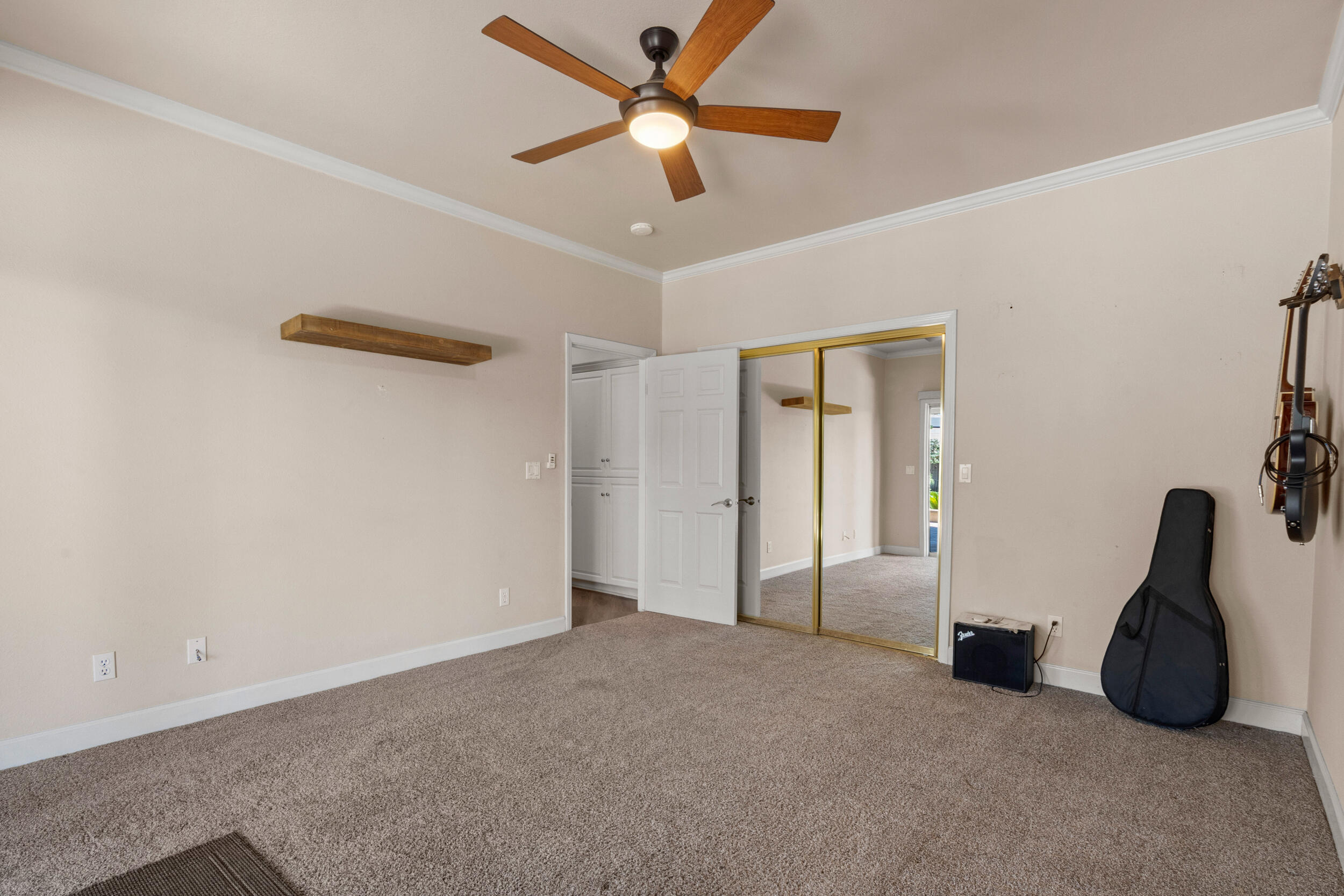 5709 W Seeger Ct, Visalia, CA 93277