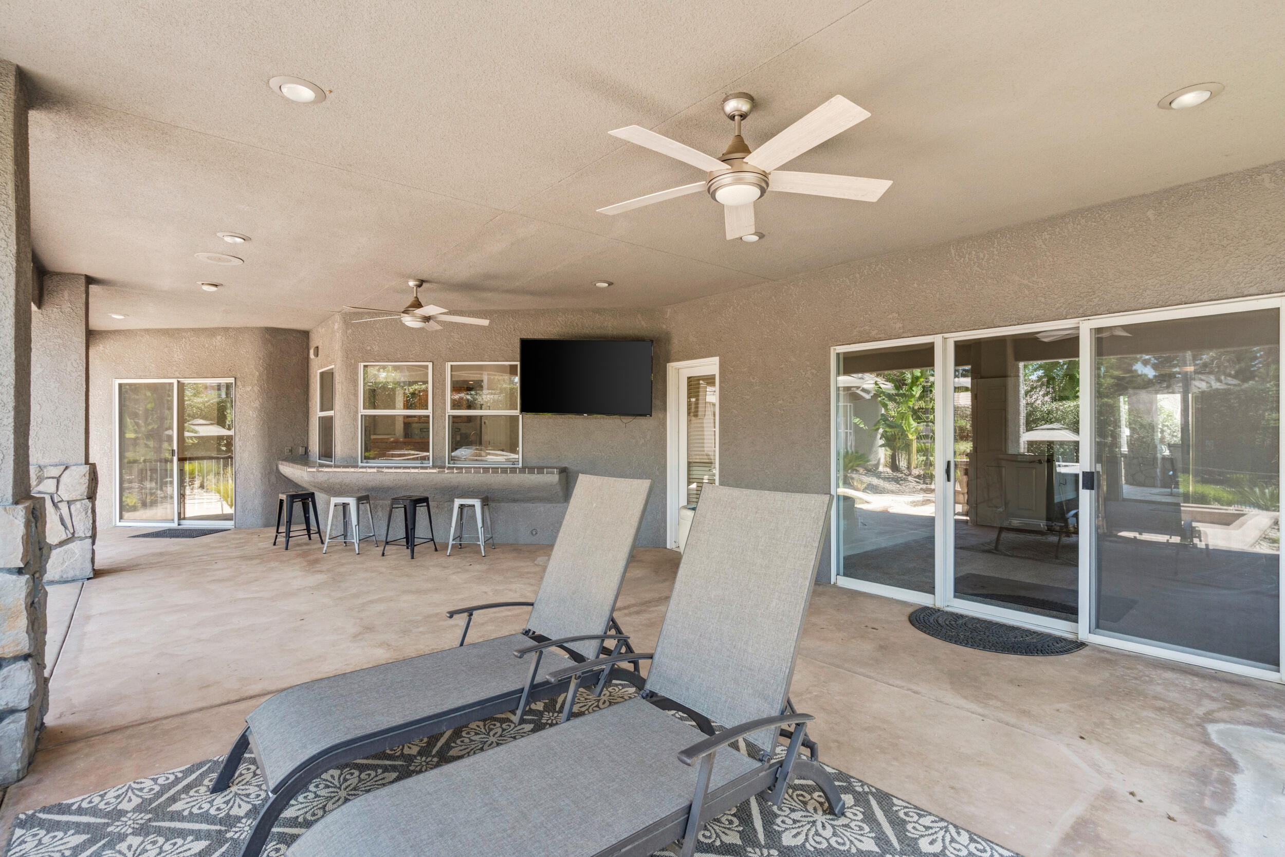 5709 W Seeger Ct, Visalia, CA 93277