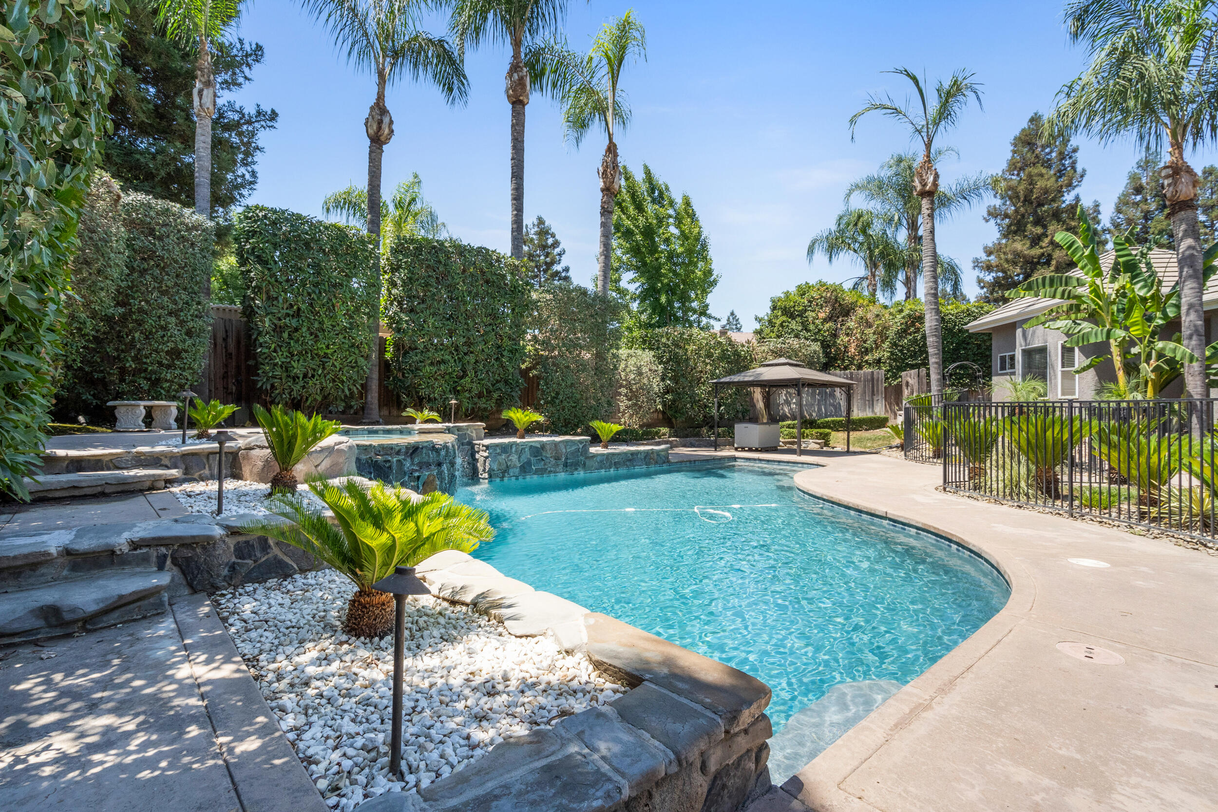 5709 W Seeger Ct, Visalia, CA 93277