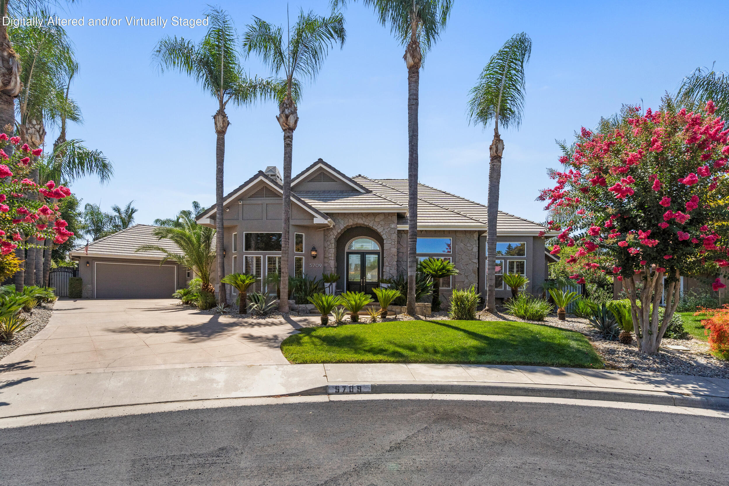 5709 W Seeger Ct, Visalia, CA 93277