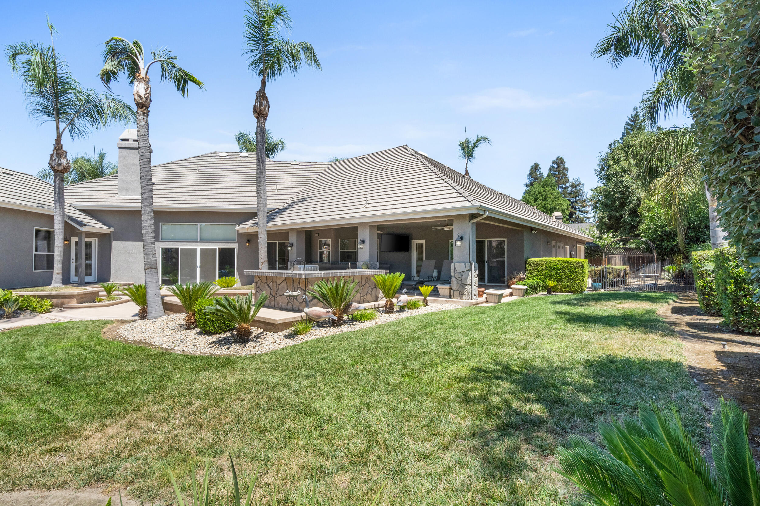 5709 W Seeger Ct, Visalia, CA 93277