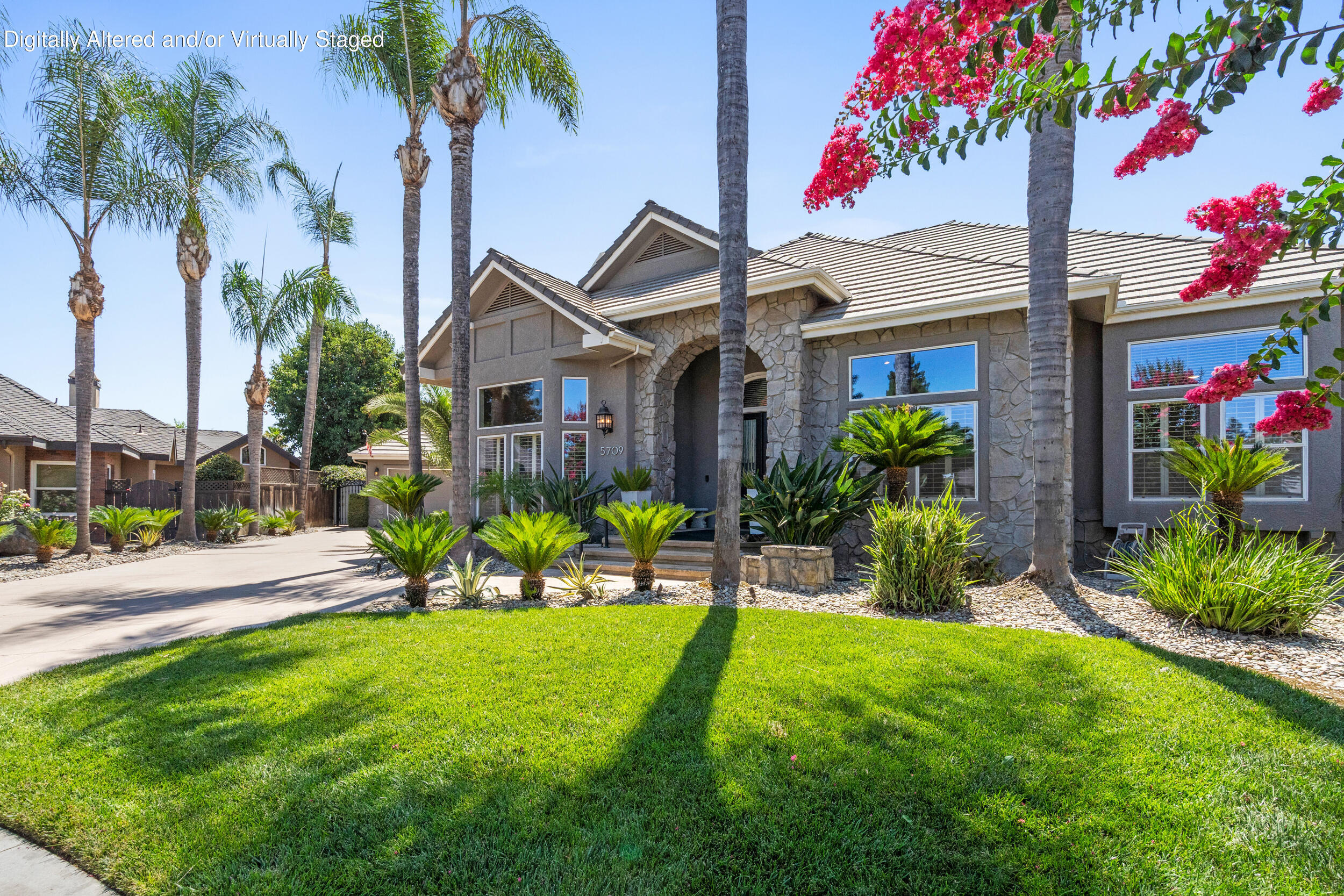 5709 W Seeger Ct, Visalia, CA 93277