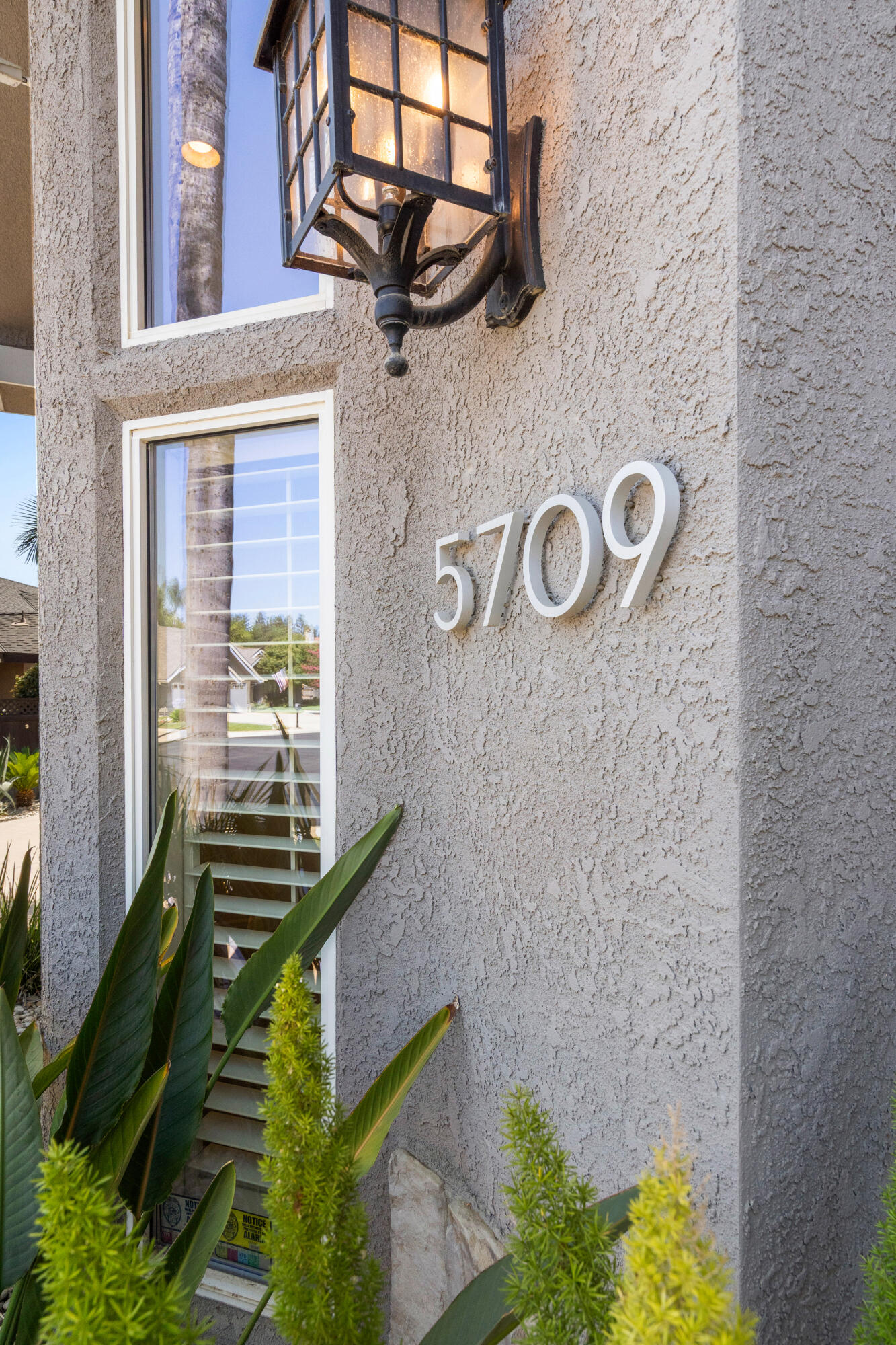 5709 W Seeger Ct, Visalia, CA 93277