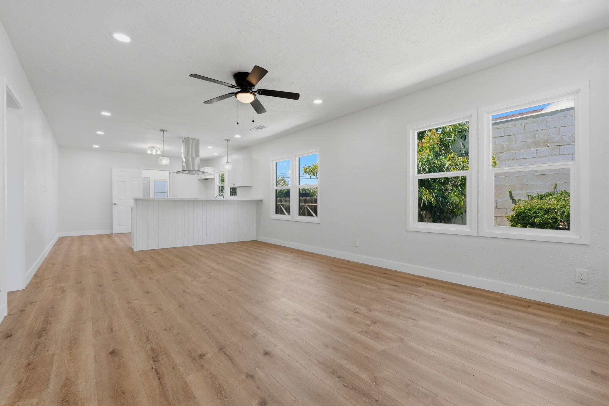 35 S Howland St, Porterville, CA 93257