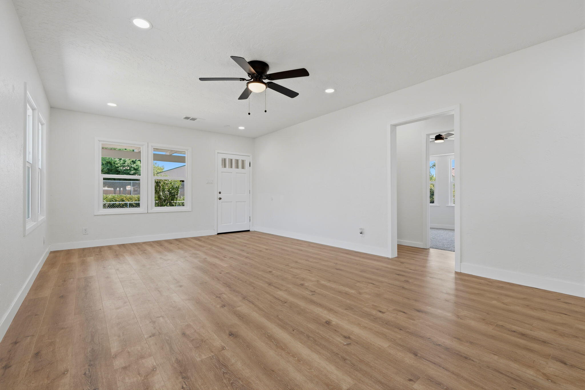 35 S Howland St, Porterville, CA 93257